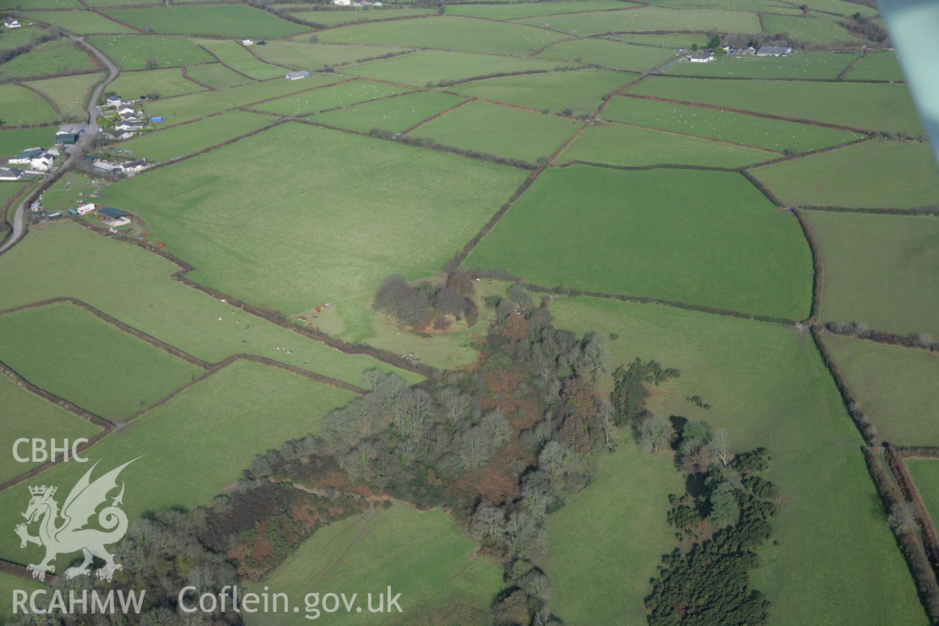 RCAHMW colour oblique photograph of Garn Fawr, mound, view from south-east. Taken by Toby Driver on 17/11/2005.