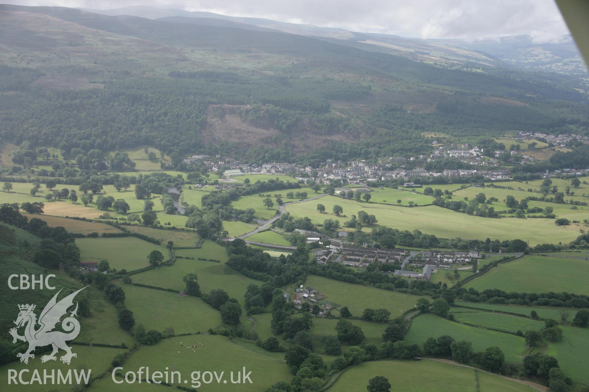 RCAHMW digital colour oblique photograph of Corwen viewed from the north-east. Taken on 01/08/2005 by T.G. Driver.