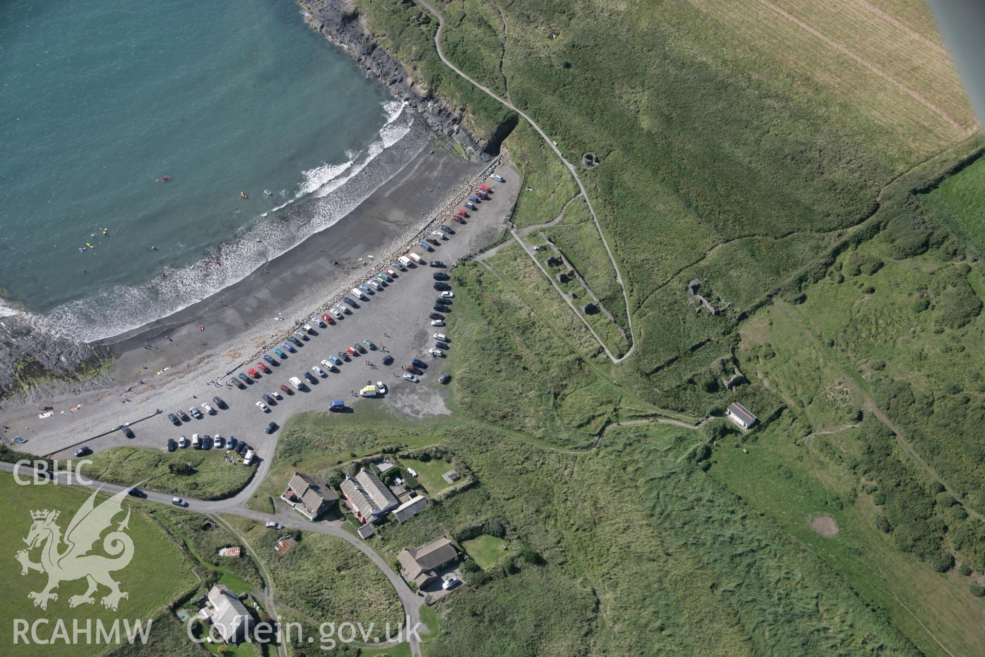 RCAHMW digital colour oblique photograph of Abereiddy viewed from the east. Taken on 01/09/2005 by T.G. Driver.