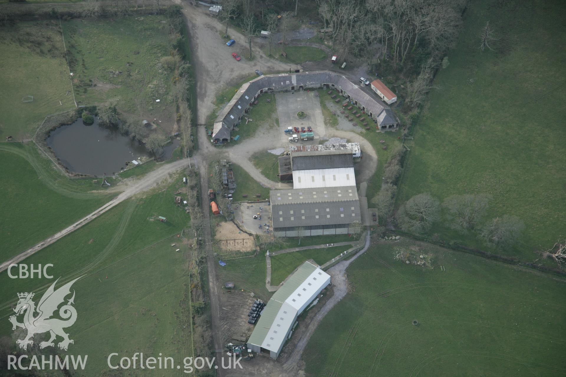 RCAHMW digital colour oblique photograph of outbuildings south of Hen Blas. Taken on 20/03/2005 by T.G. Driver.