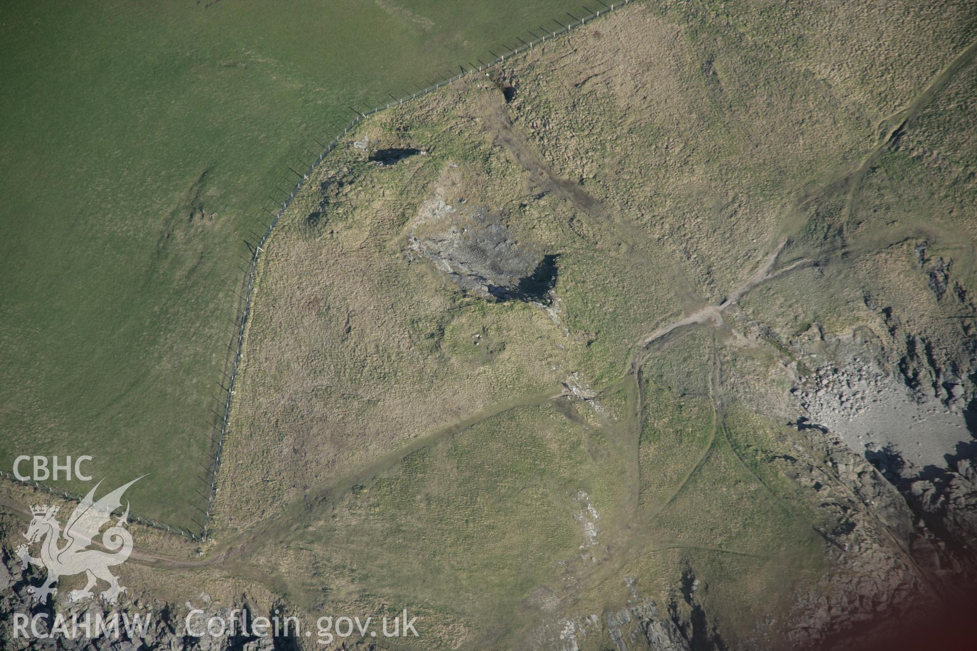 RCAHMW digital colour oblique photograph of Pentre Bach Settlement Features. Taken on 20/03/2005 by T.G. Driver.