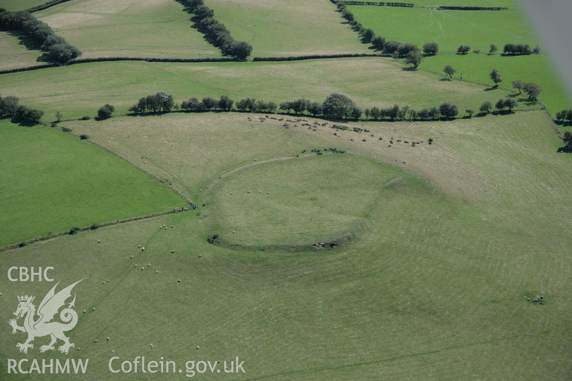 RCAHMW colour oblique aerial photograph of Twyn-y-Gaer Settlement, Trallwng, from the north-west. Taken on 02 September 2005 by Toby Driver