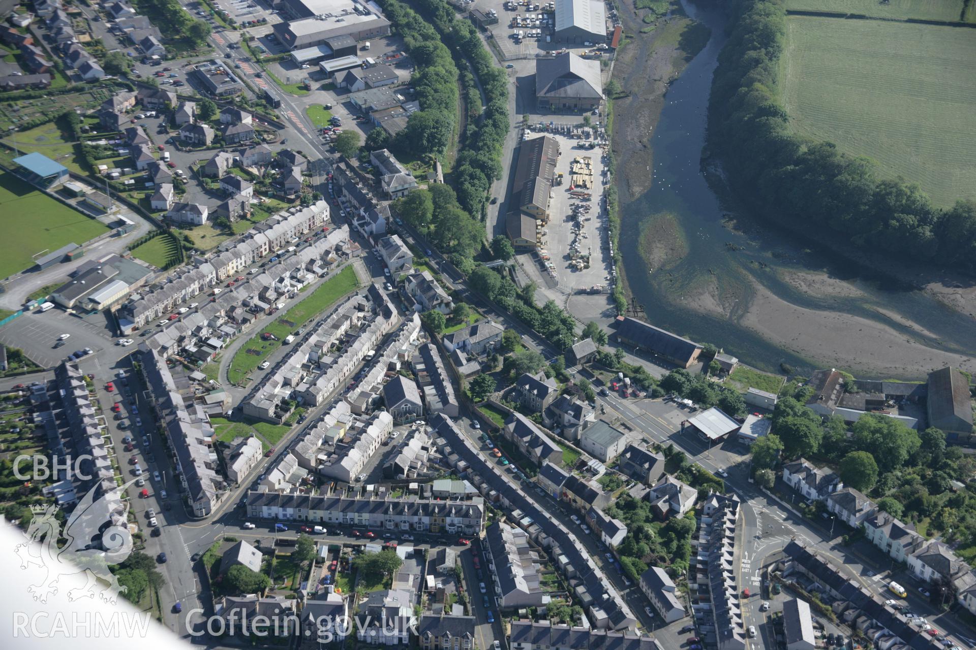 RCAHMW digital colour oblique photograph of Lower Roman Fort, Caernarfon, viewed from the north. Taken on 08/06/2005 by T.G. Driver.