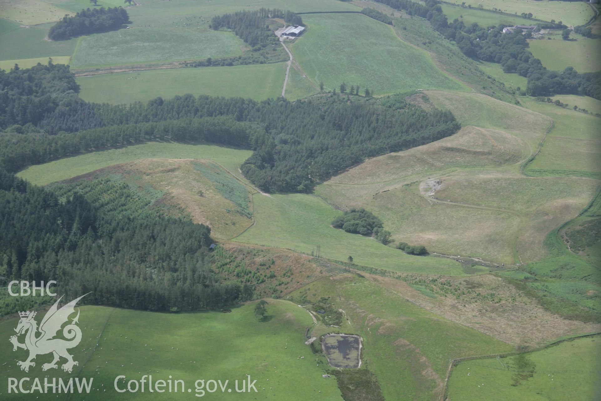 RCAHMW digital colour oblique photograph of Cnwc y Bugail Iron Age Hillfort from the east. Taken on 18/07/2005 by T.G. Driver.