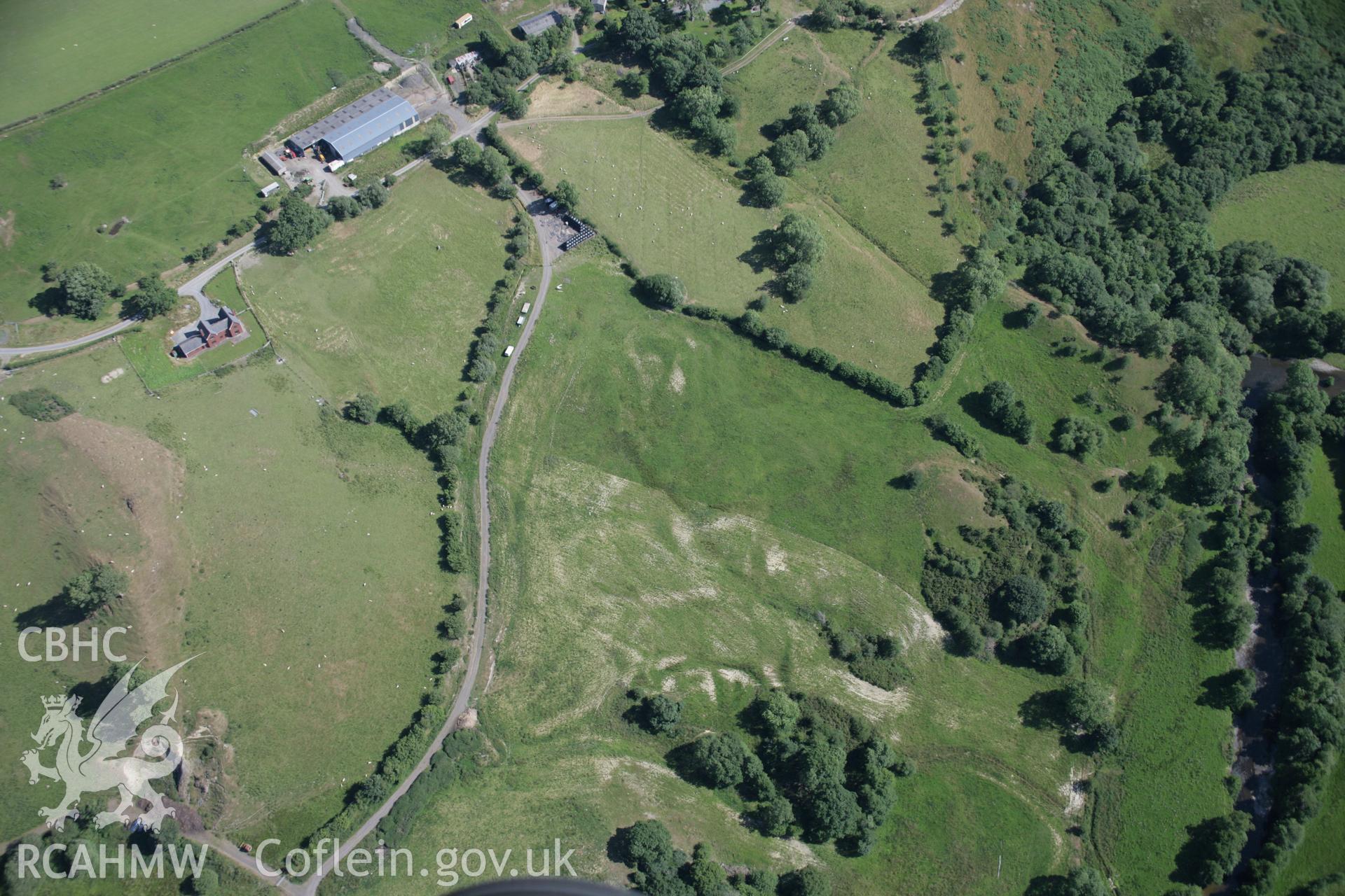 RCAHMW digital colour oblique photograph of Neuadd Farm. Taken on 21/07/2005 by T.G. Driver.