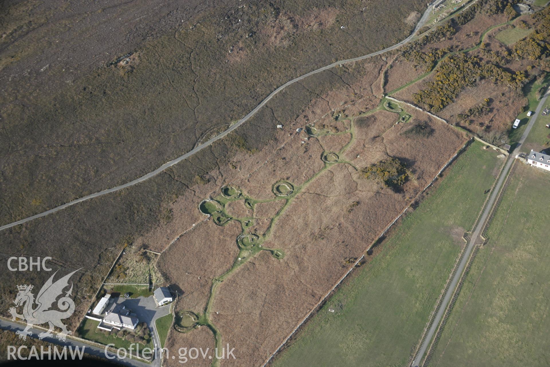 RCAHMW digital colour oblique photograph of settlement features at Cytiau'r Gwyddelod. Taken on 20/03/2005 by T.G. Driver.