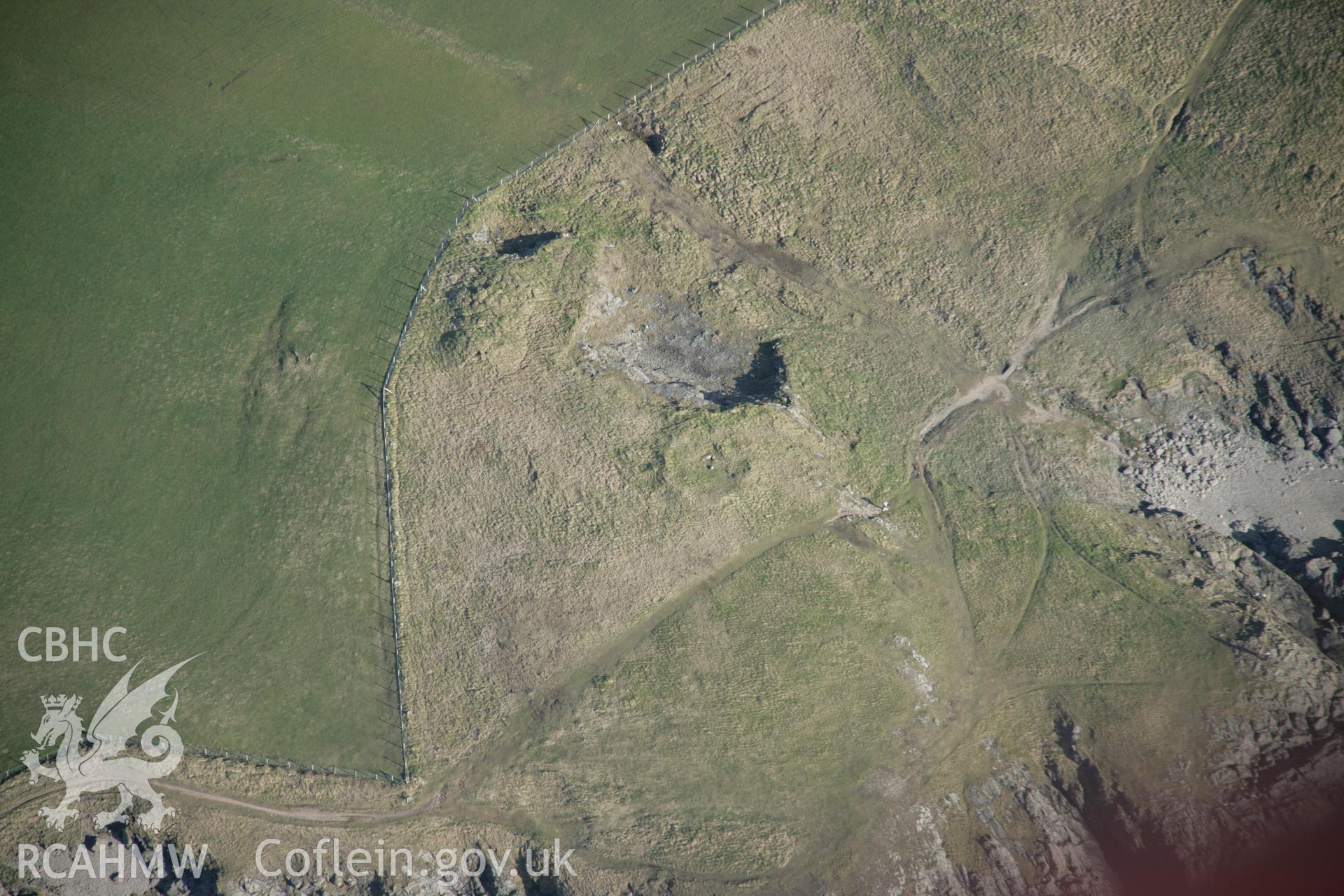 RCAHMW digital colour oblique photograph of Pentre Bach Settlement Features. Taken on 20/03/2005 by T.G. Driver.