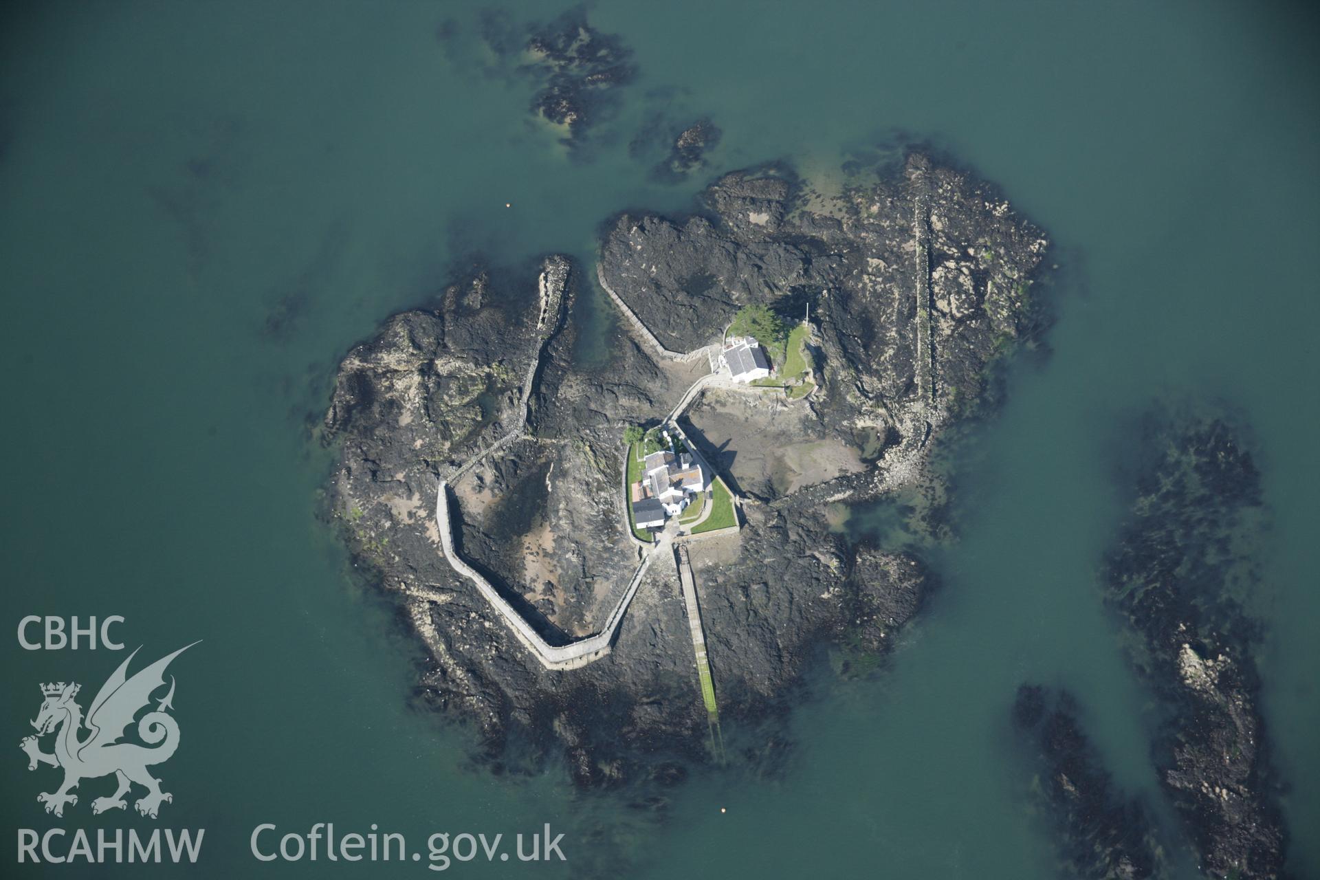 RCAHMW digital colour oblique photograph of Ynys Gorad Goch, Llanfair Pwllgwyngyll, viewed from the south-west. Taken on 08/06/2005 by T.G. Driver.