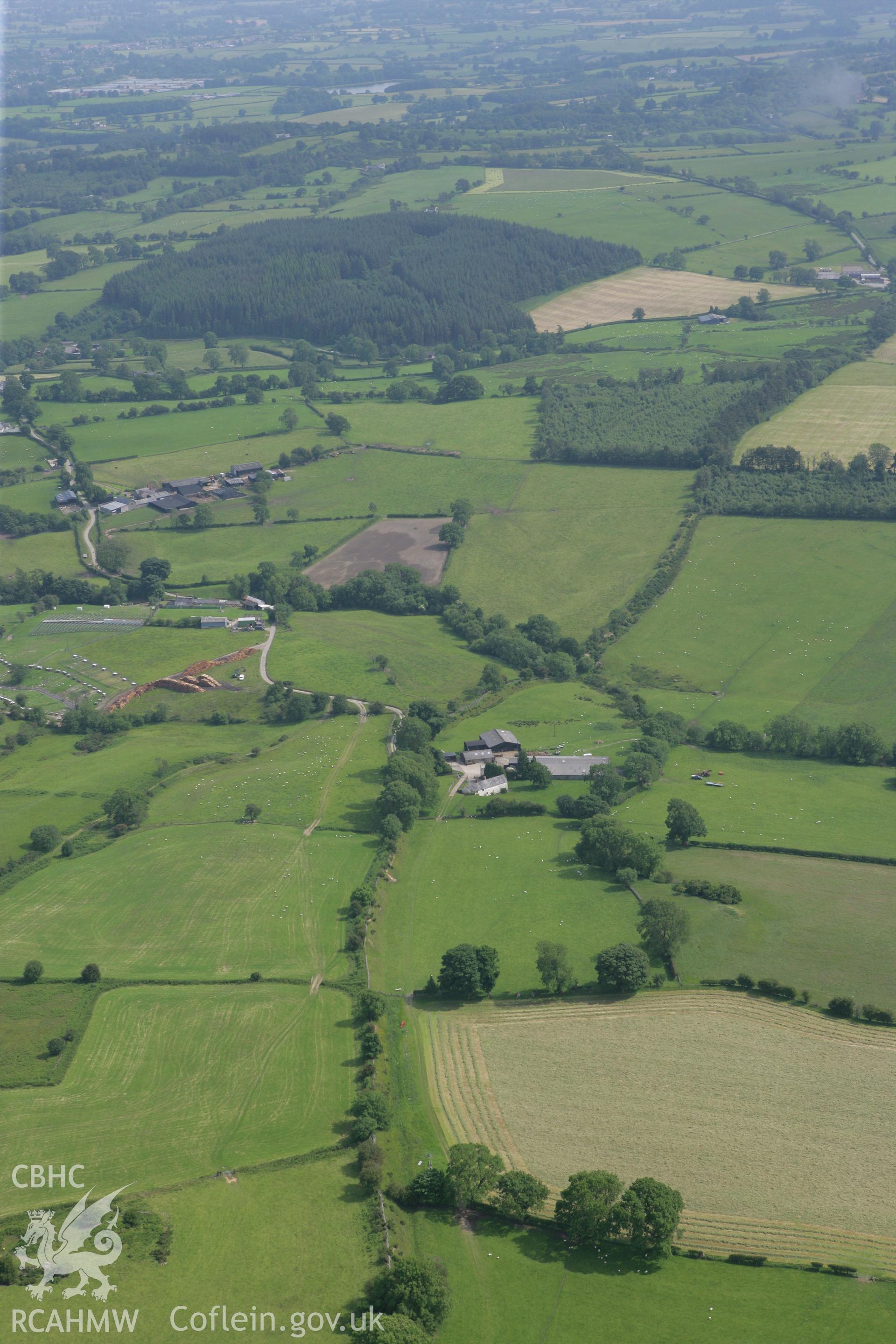 RCAHMW colour oblique photograph of Offa's Dyke, section from the footpath south of Pen-y-Bryn to Orseddwen. Taken by Toby Driver on 01/07/2008.