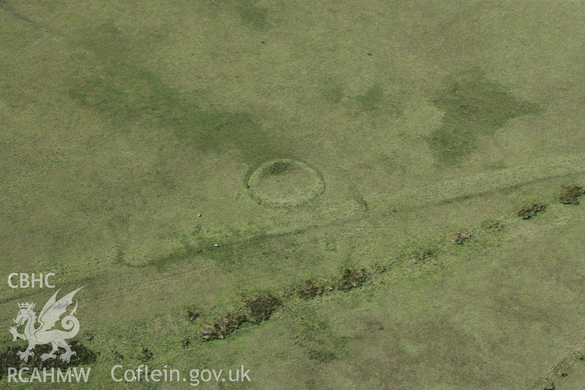 RCAHMW colour oblique photograph of Ring Cairn on Tor Clawdd (Tor Clawdd Enclosure). Taken by Toby Driver on 12/09/2008.