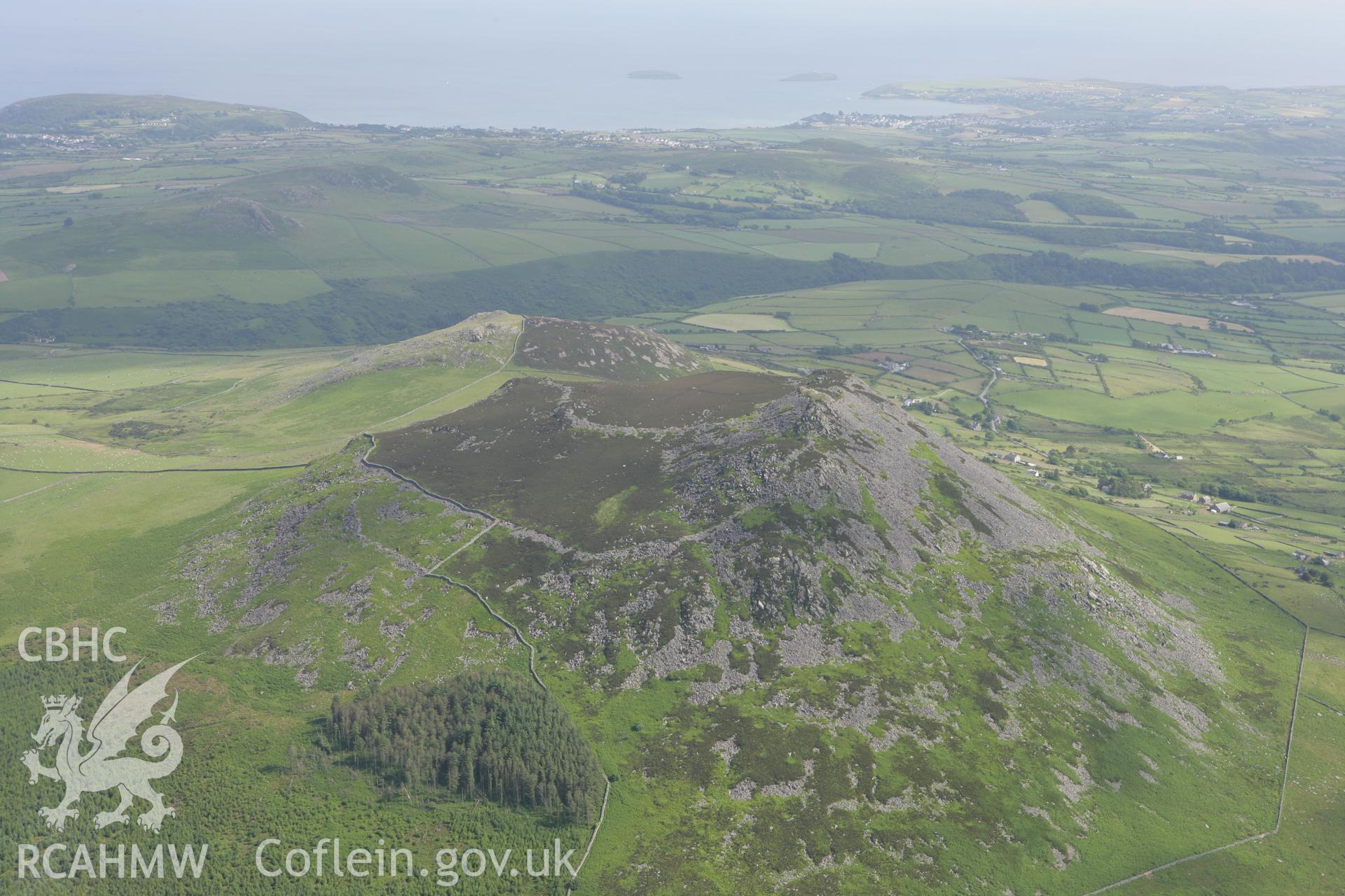 RCAHMW colour oblique photograph of Carn Fadryn. Taken by Toby Driver on 13/06/2008.