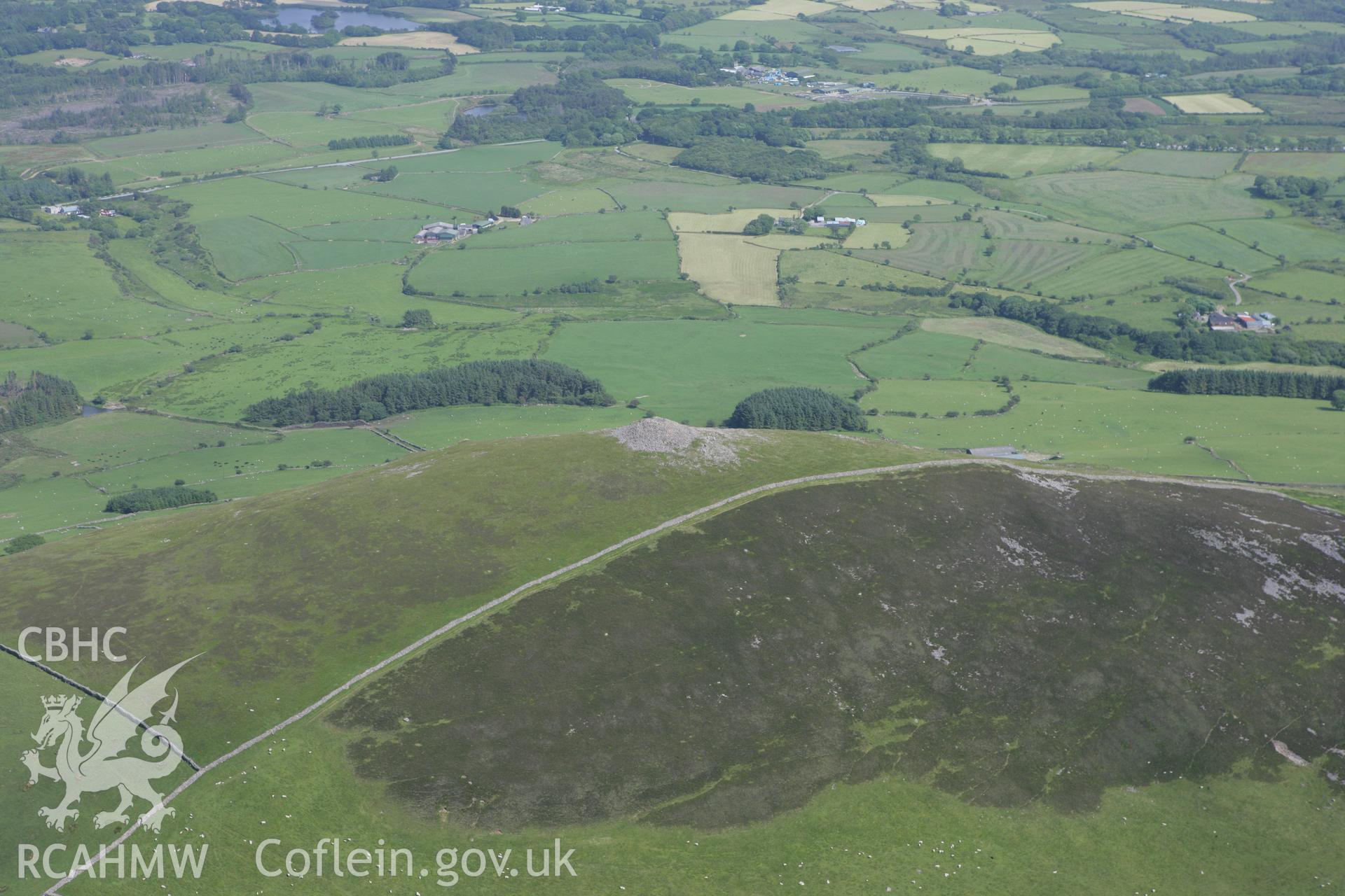 RCAHMW colour oblique photograph of Carnguwch Cairn. Taken by Toby Driver on 13/06/2008.