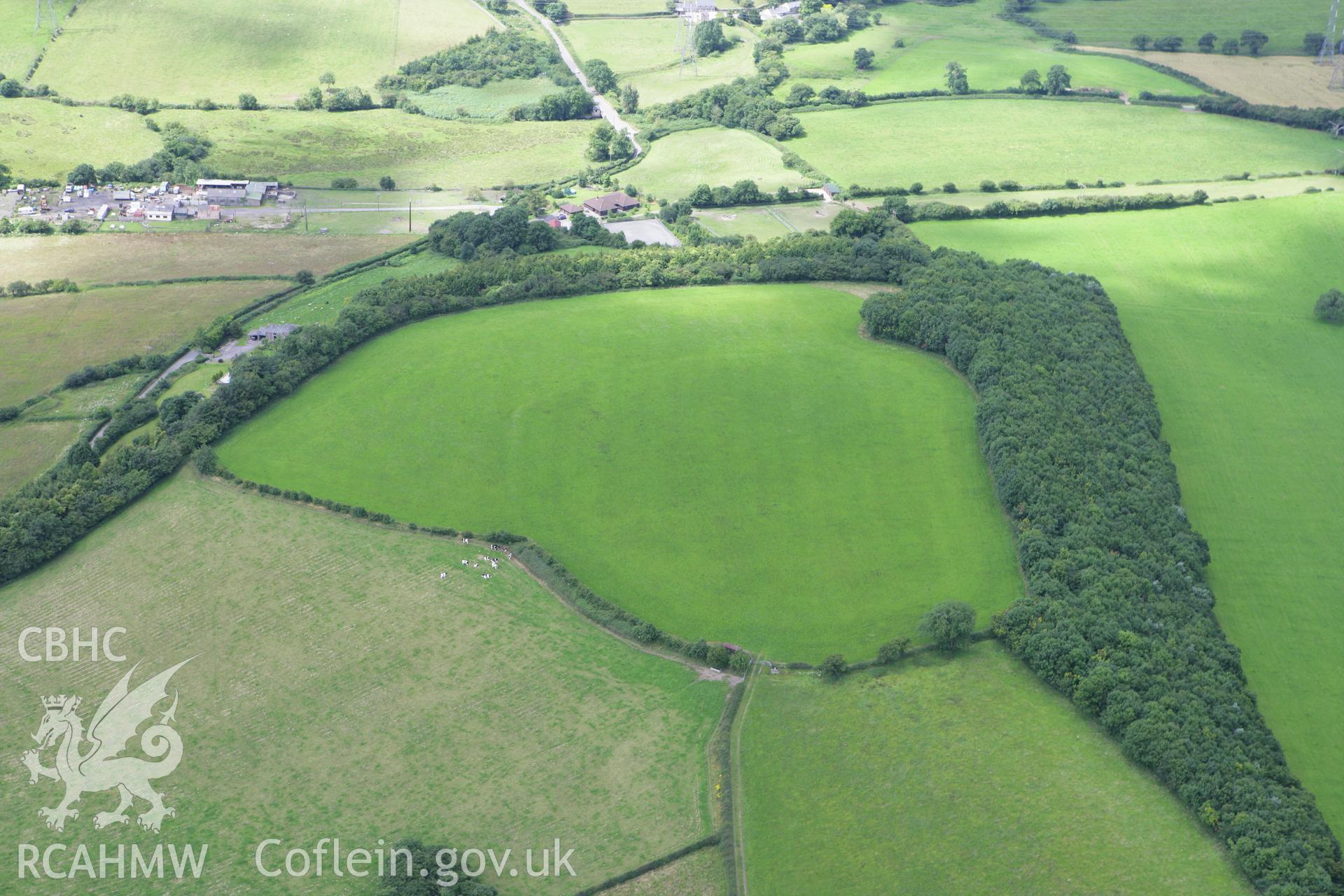 RCAHMW colour oblique photograph of Kingsland Hillfort. Taken by Toby Driver on 21/07/2008.