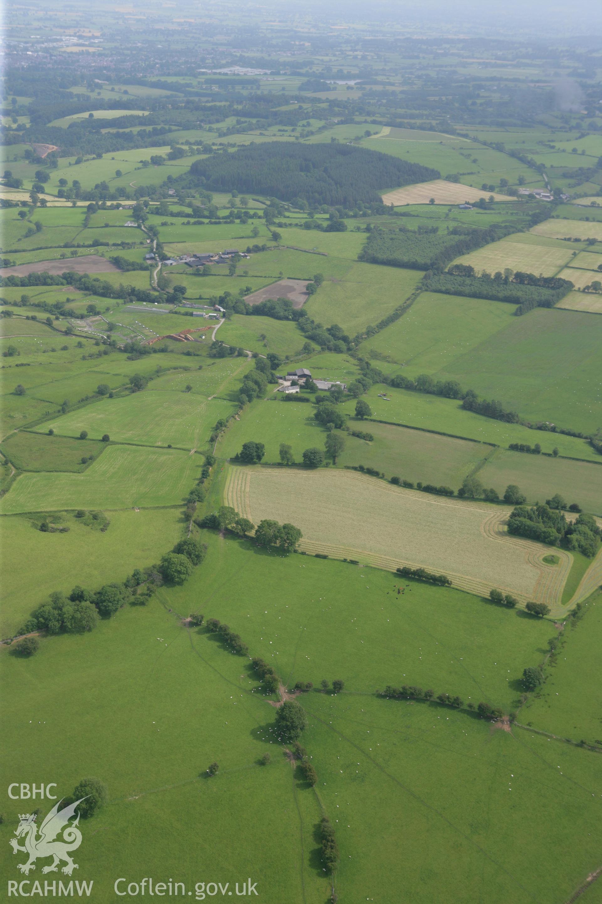 RCAHMW colour oblique photograph of Offa's Dyke, section from the footpath south of Pen-y-Bryn to Orseddwen. Taken by Toby Driver on 01/07/2008.