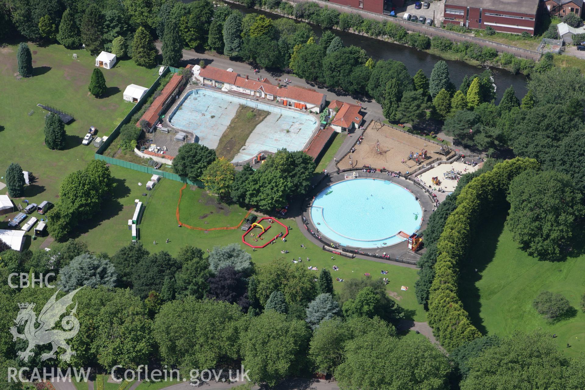 RCAHMW colour oblique photograph of Open-air Swimming Bath, Ynysangharad Lido, Ynysangharad Park, Pontypridd. Taken by Toby Driver on 21/07/2008.