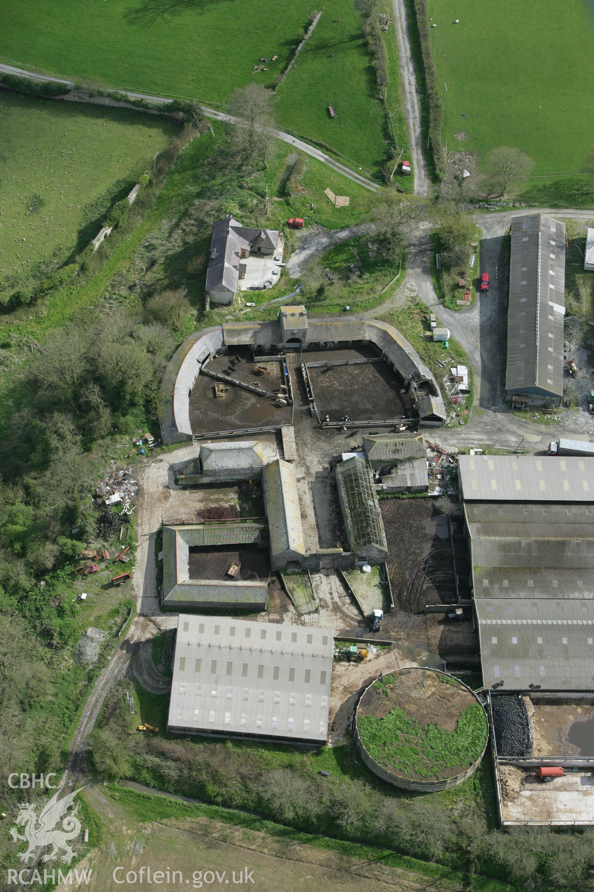 RCAHMW colour oblique photograph of Castell Malgwyn, farmhouse and outbuildings. Taken by Toby Driver on 24/04/2008.