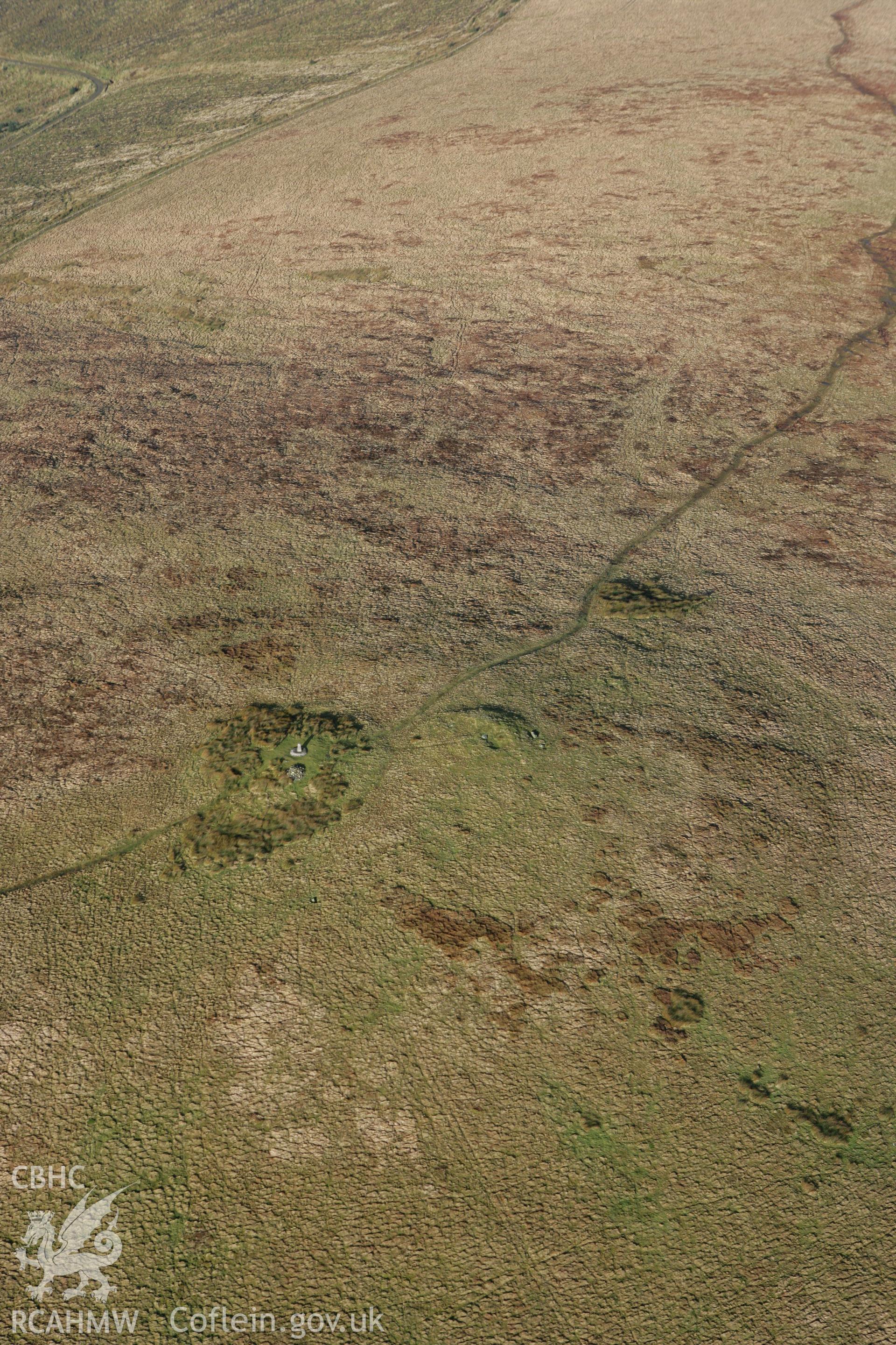 RCAHMW colour oblique photograph of Foel Cwm-Cerwyn II to IV Cairns. Taken by Toby Driver on 15/12/2008.