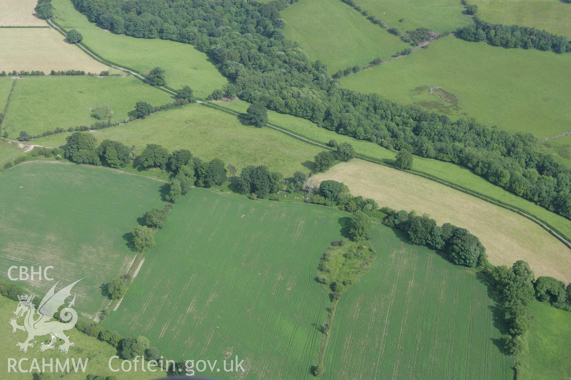 RCAHMW colour oblique photograph of Offa's Dyke, section from the footpath south of Pen-y-Bryn to Orseddwen. Taken by Toby Driver on 01/07/2008.