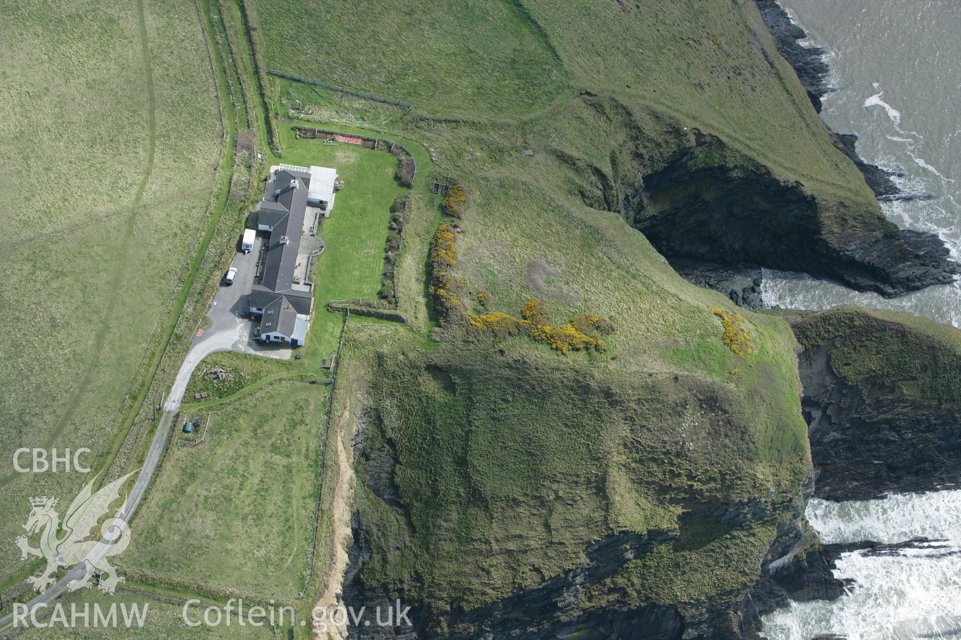 RCAHMW colour oblique photograph of Pen-Castell Promontory Fort. Taken by Toby Driver on 24/04/2008.