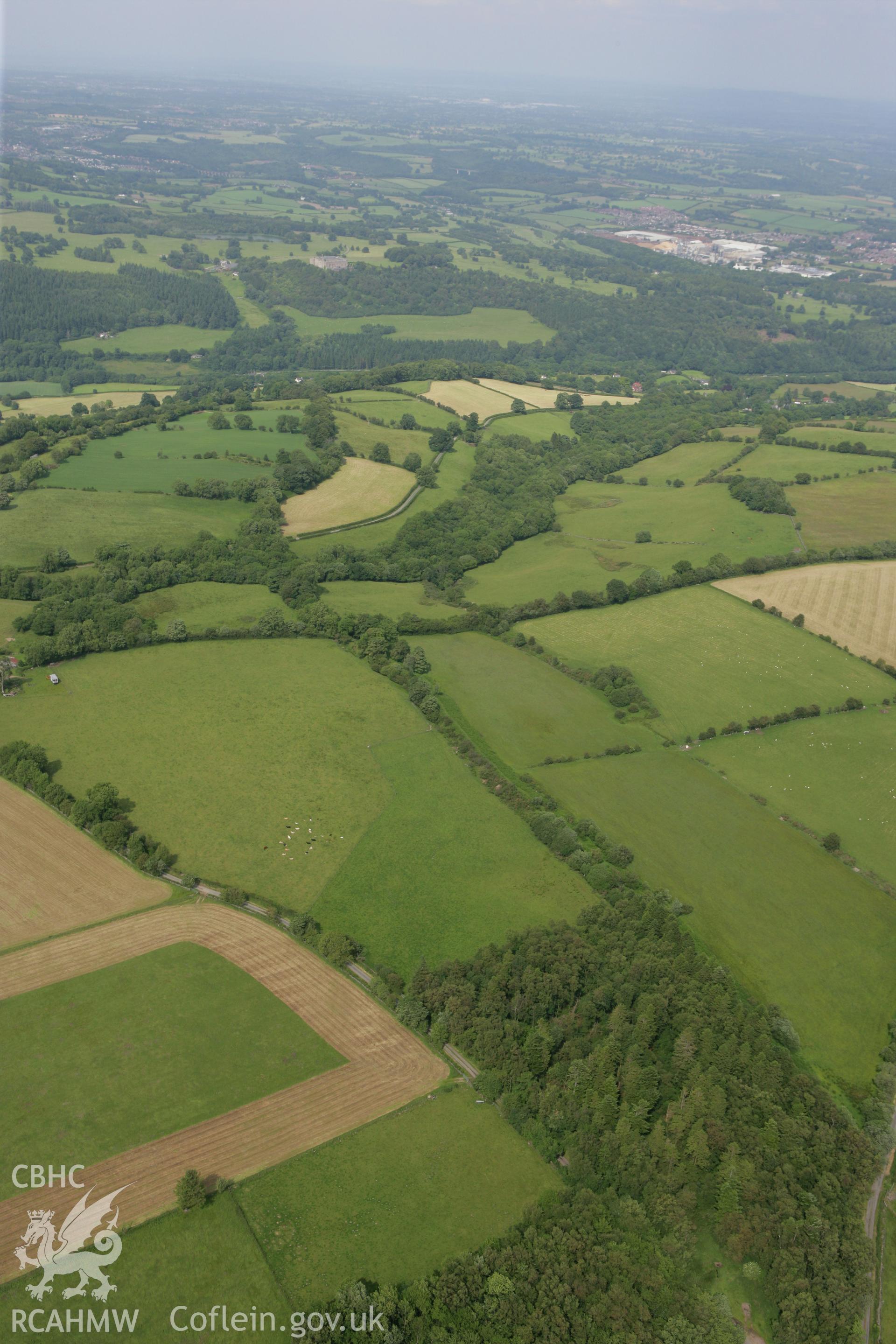 RCAHMW colour oblique photograph of Offa's Dyke, section from the footpath south of Pen-y-Bryn to Orseddwen. Taken by Toby Driver on 01/07/2008.