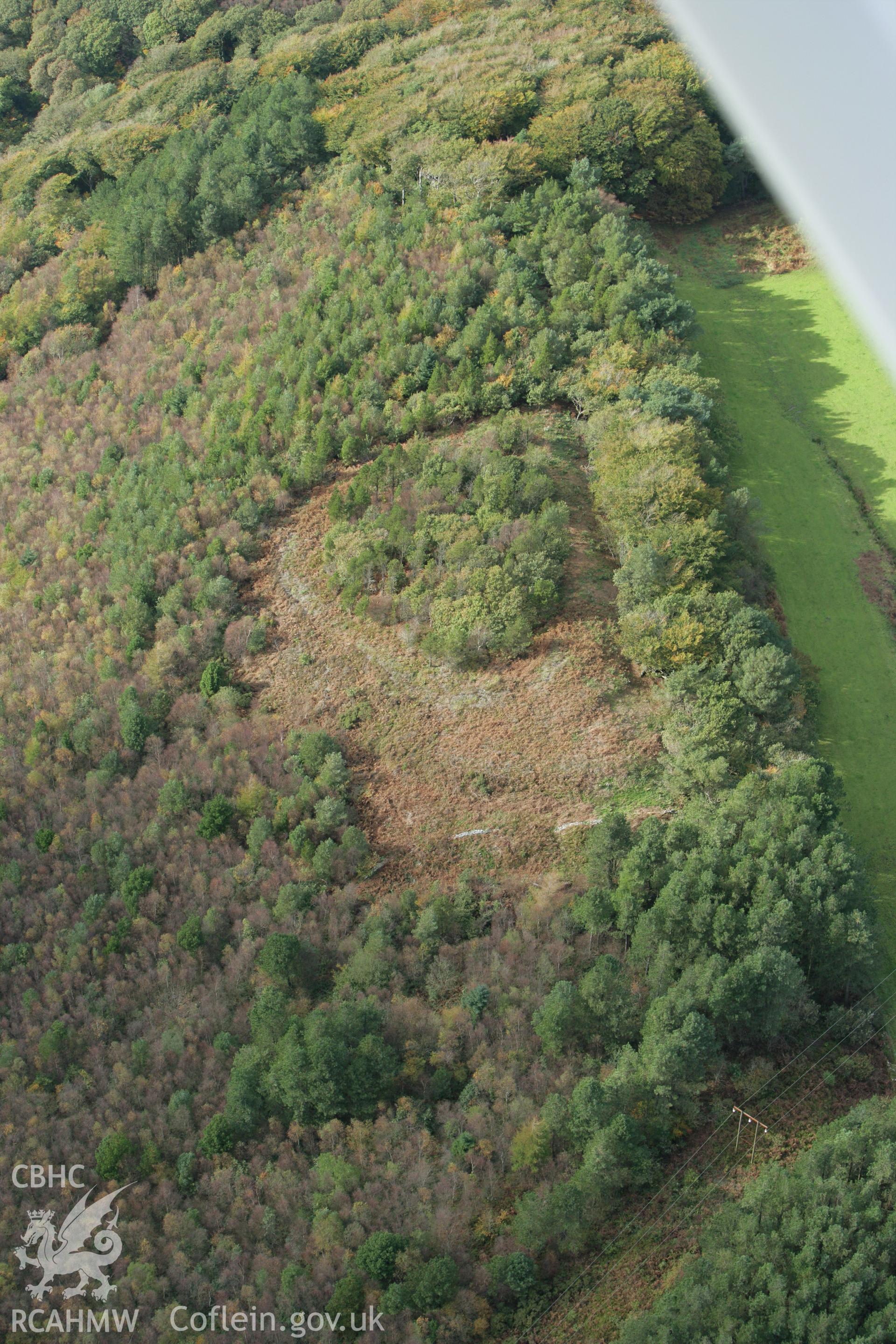 RCAHMW colour oblique photograph of Craig Ty-Isaf Camp. Taken by Toby Driver on 16/10/2008.