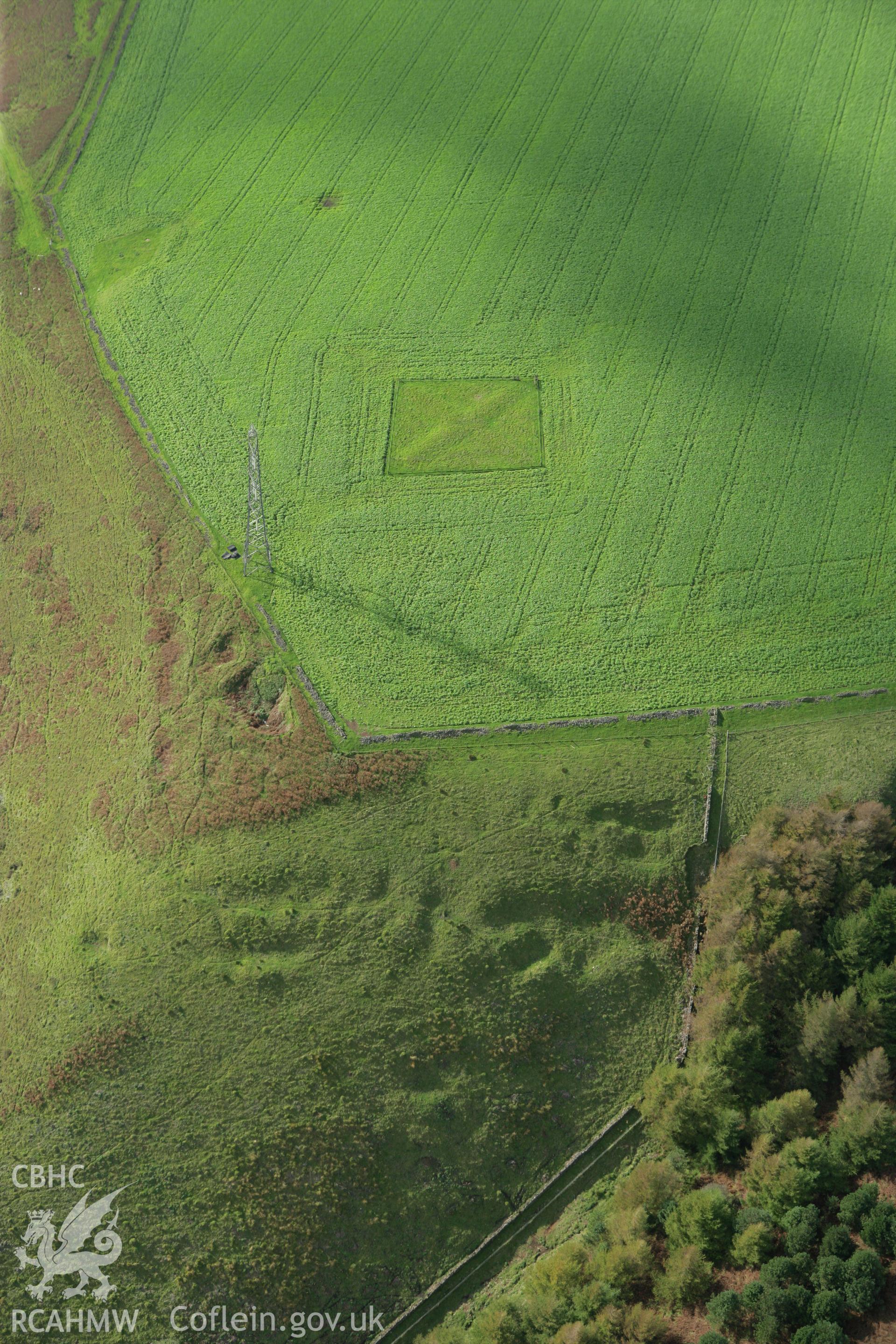 RCAHMW colour oblique photograph of Mynydd Brombil Earthen Cross. Taken by Toby Driver on 16/10/2008.