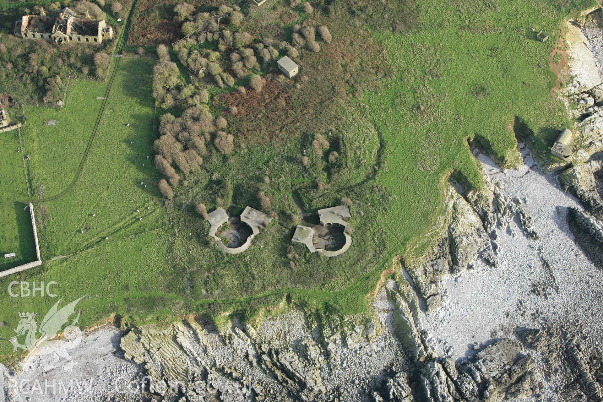 RCAHMW colour oblique photograph of Flat Holm Coastal and Anti-aircraft Defences. Taken by Toby Driver on 12/11/2008.