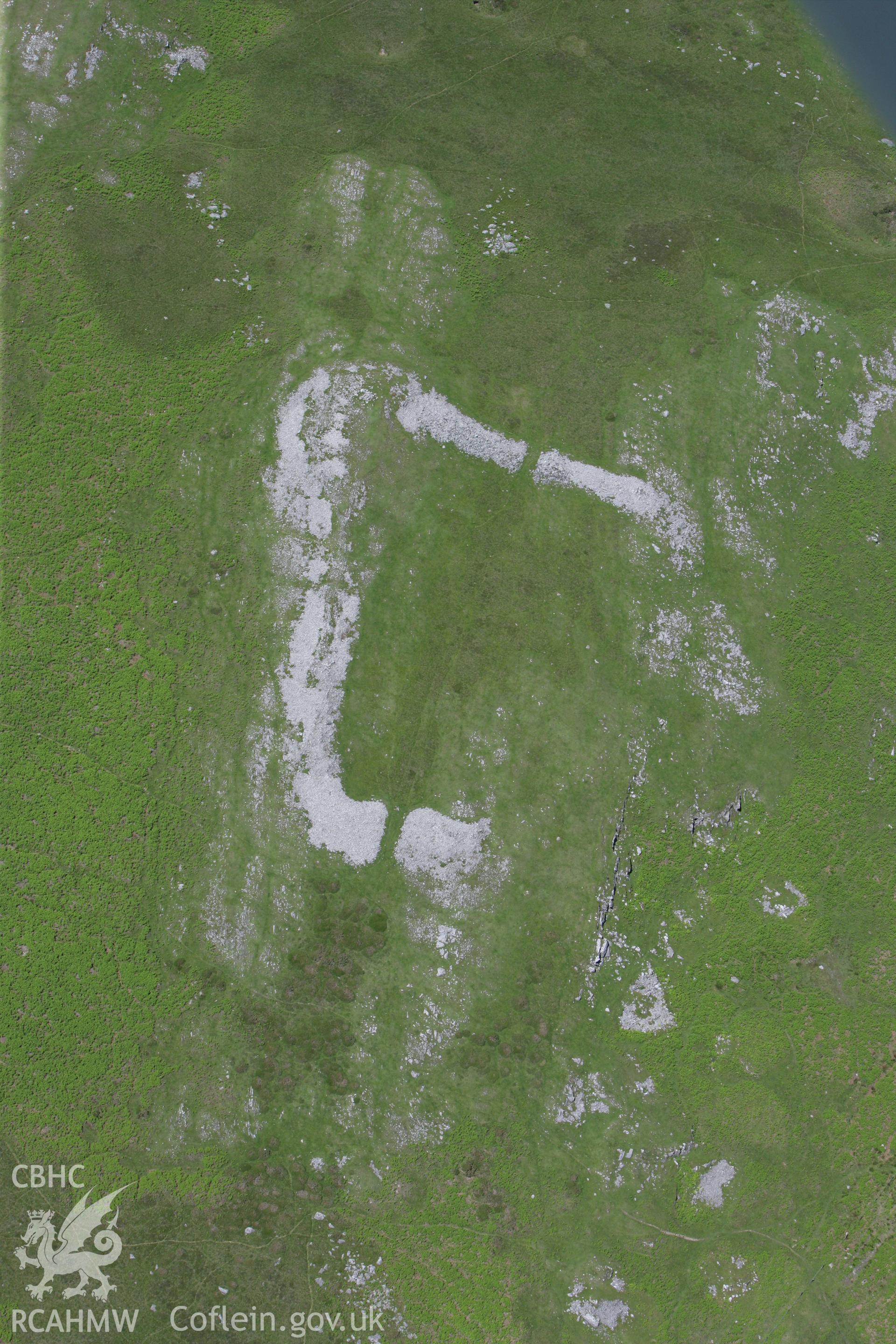 RCAHMW colour oblique photograph of Cefn Cilsanws Enclosure. Taken by Toby Driver on 09/06/2008.