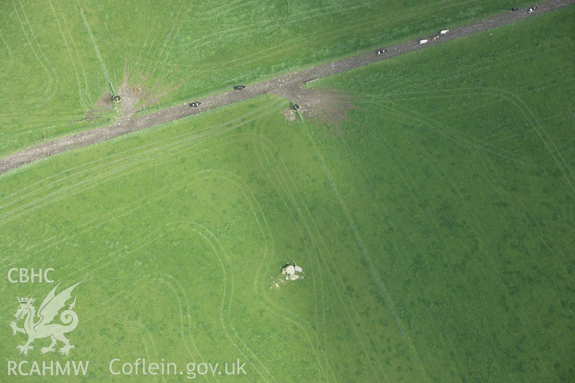 RCAHMW colour oblique photograph of Trellyffaint Burial Chamber. Taken by Toby Driver on 24/04/2008.