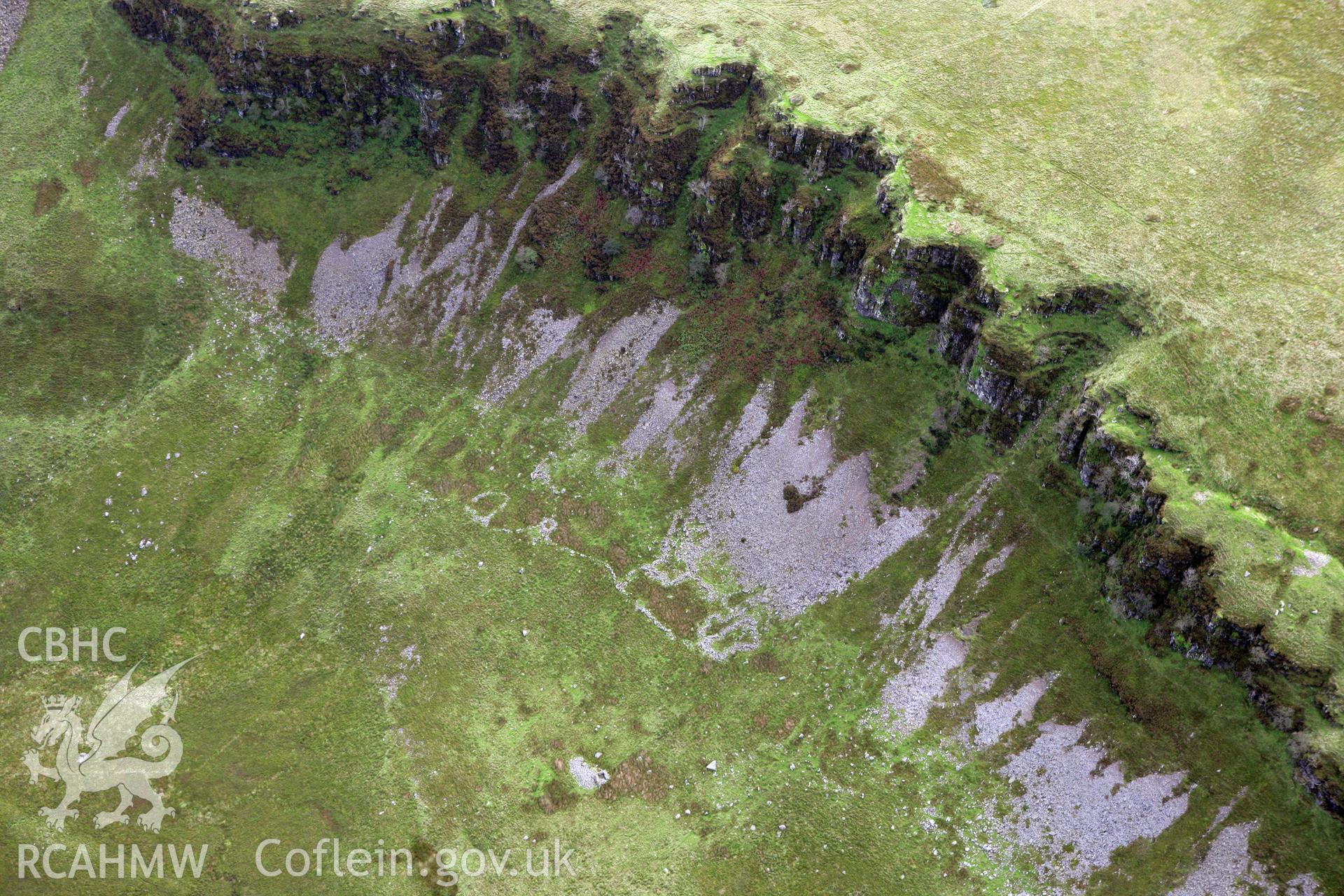 RCAHMW colour oblique photograph of Padell-y-Bwlch, huts and enclosures. Taken by Toby Driver on 12/09/2008.