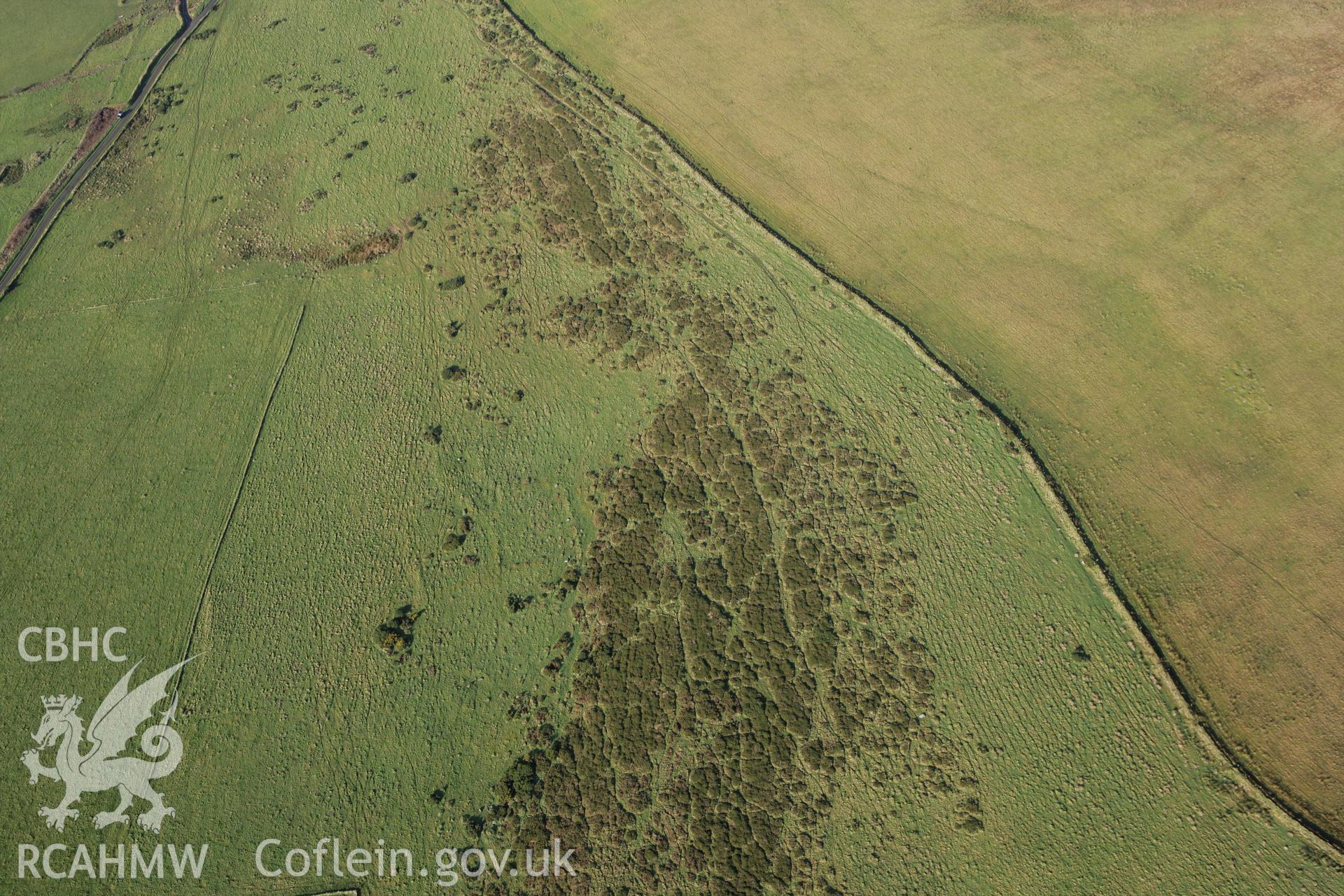 RCAHMW colour oblique photograph of Settlement Features to the East of Fagwr-Fran. Taken by Toby Driver on 15/12/2008.