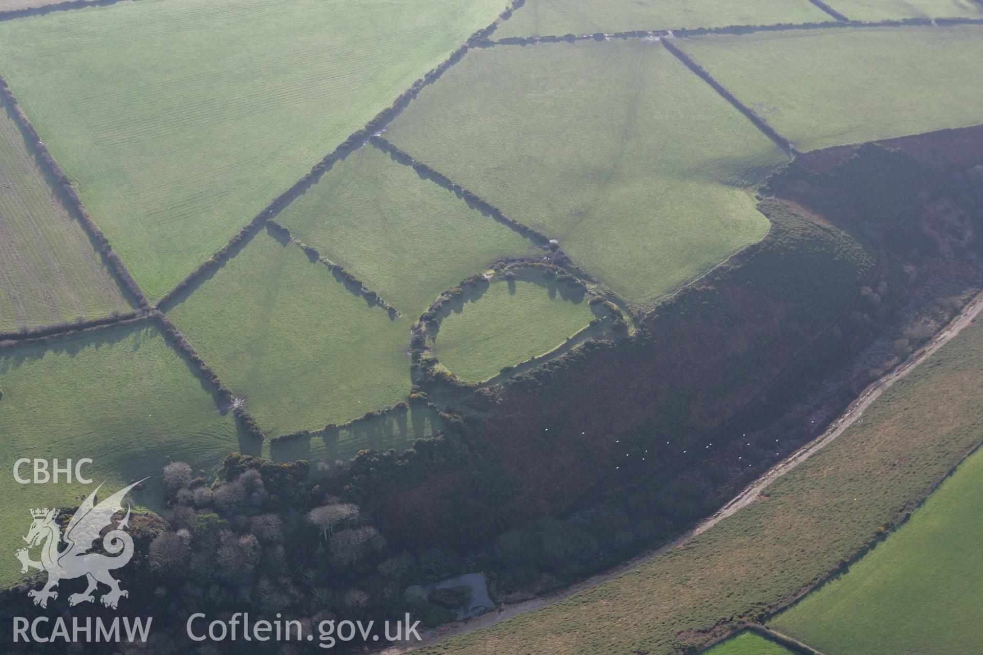 RCAHMW colour oblique photograph of Cuffern Mountain Enclosure (Slade Camp). Taken by Toby Driver on 15/12/2008.