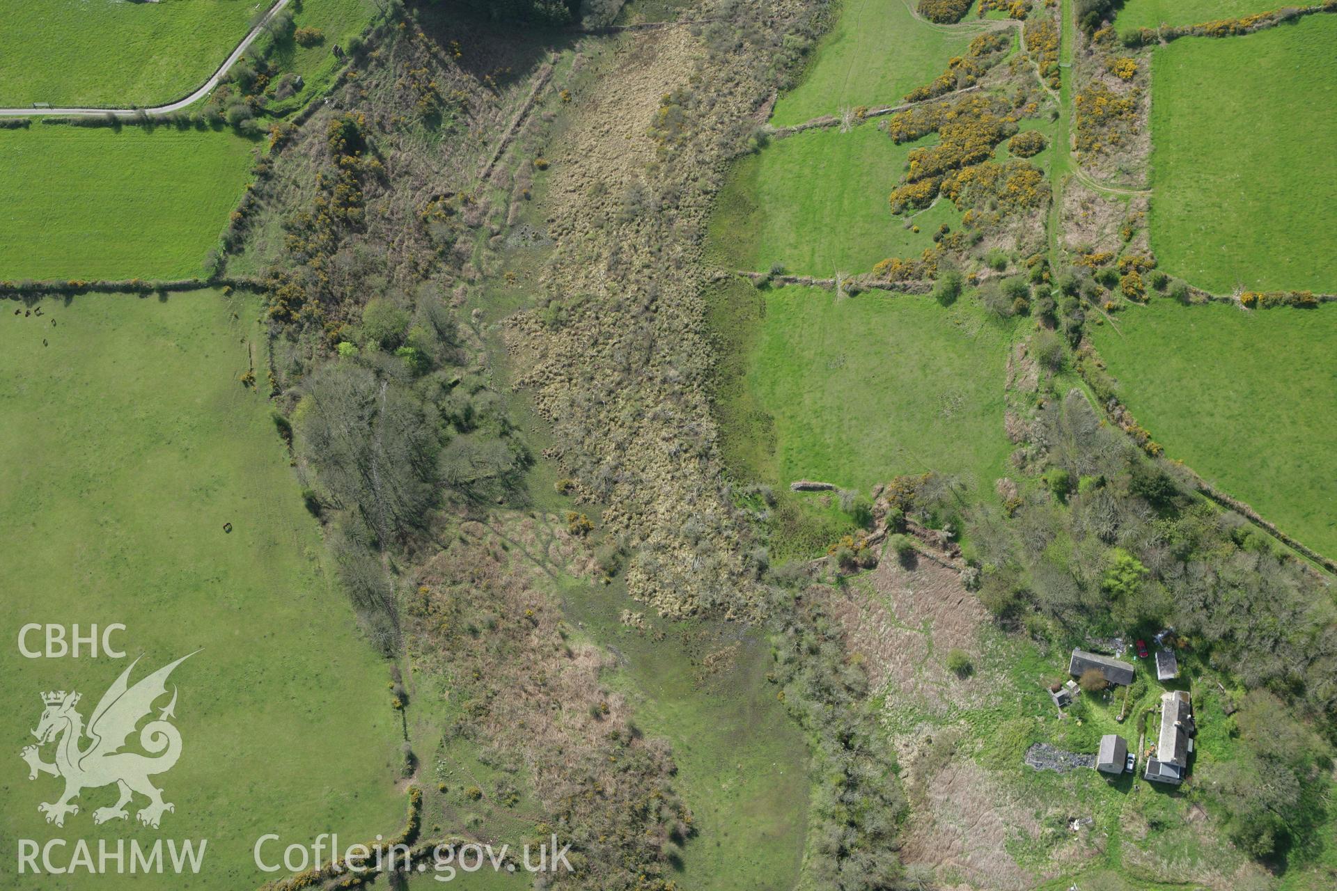 RCAHMW colour oblique photograph of Cwm-yr-esgyr, burnt mound. Taken by Toby Driver on 24/04/2008.