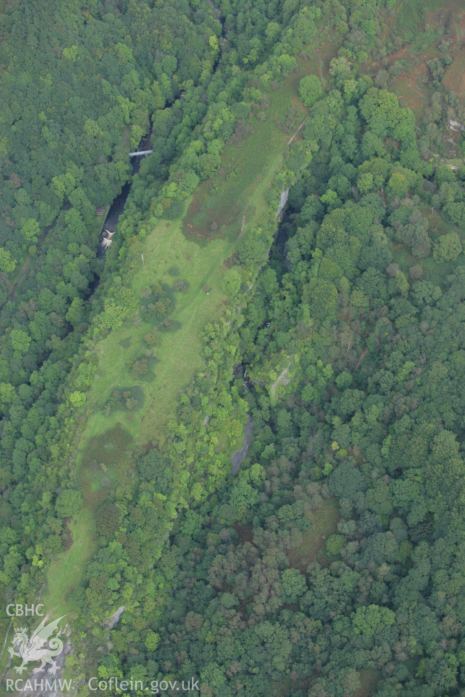 RCAHMW colour oblique photograph of Craig-y-Ddinas Promontory Fort, with Glyn Neath Black Powder Works, Pontneddfechan. Taken by Toby Driver on 12/09/2008.