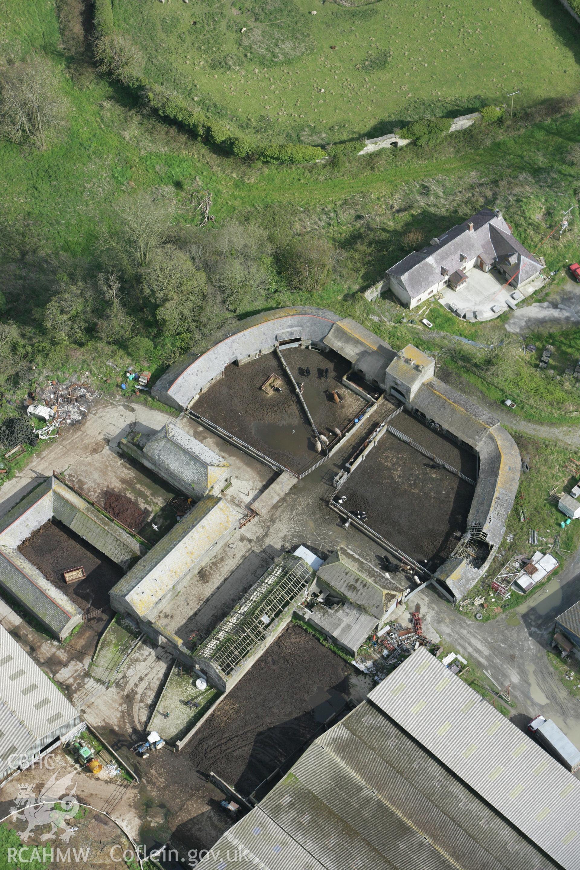 RCAHMW colour oblique photograph of Castell Malgwyn, farmhouse and outbuildings. Taken by Toby Driver on 24/04/2008.