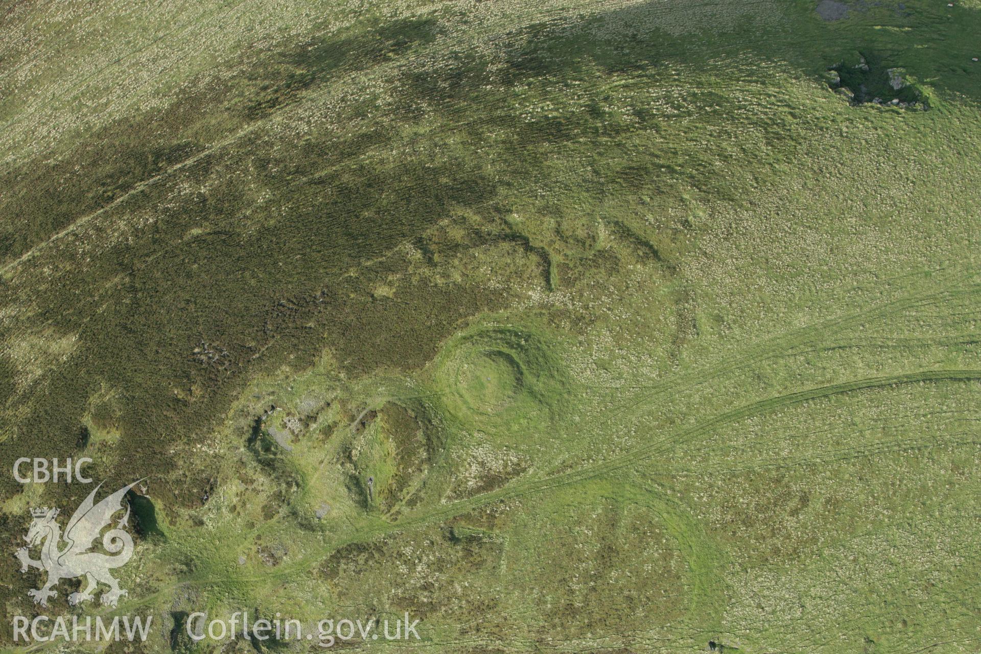 RCAHMW colour oblique photograph of Whimble Barrow and Cairn. Taken by Toby Driver on 10/10/2008.