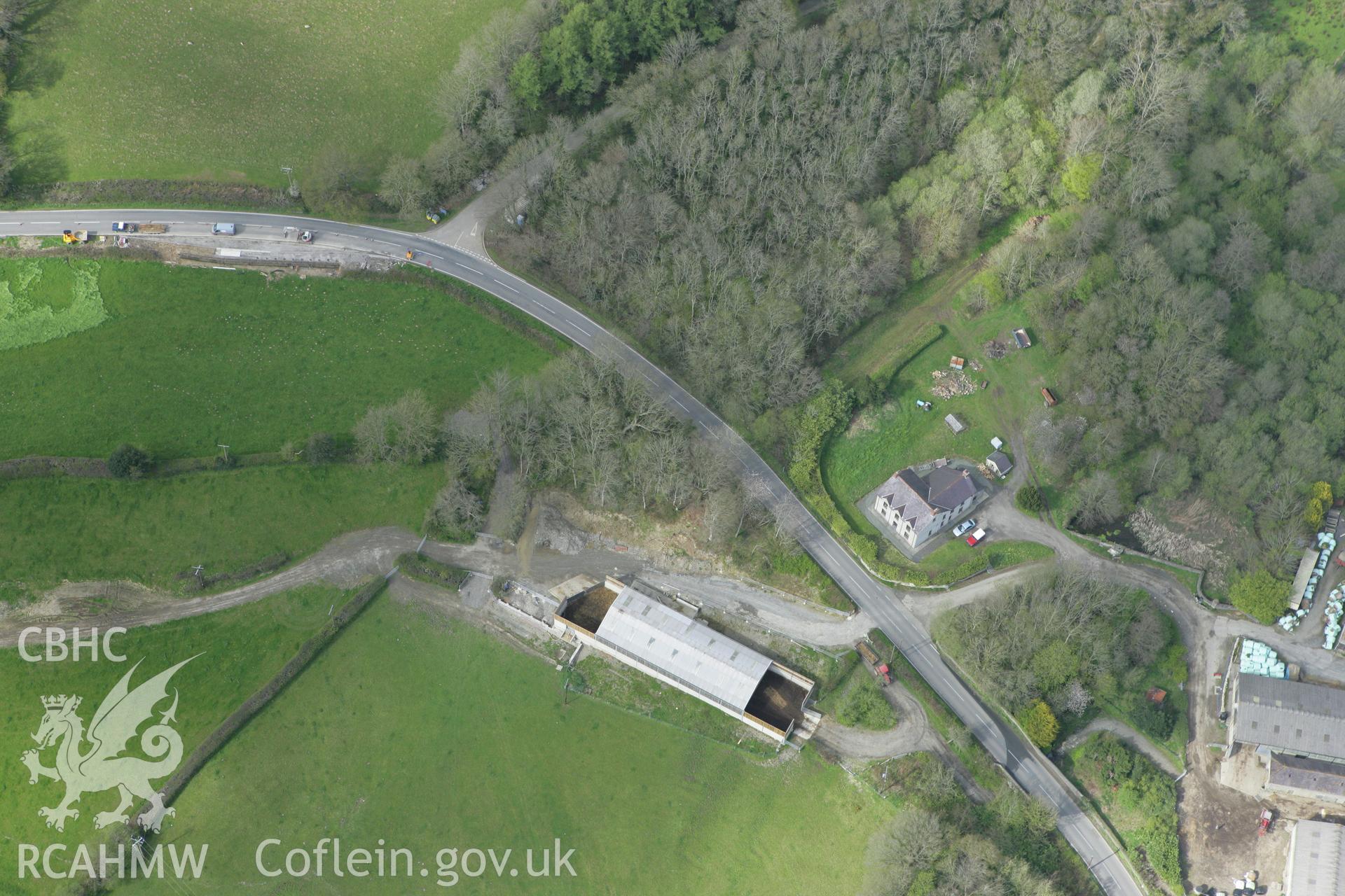 RCAHMW colour oblique photograph of Llwyndunis Farm, Llechryd. Taken by Toby Driver on 24/04/2008.