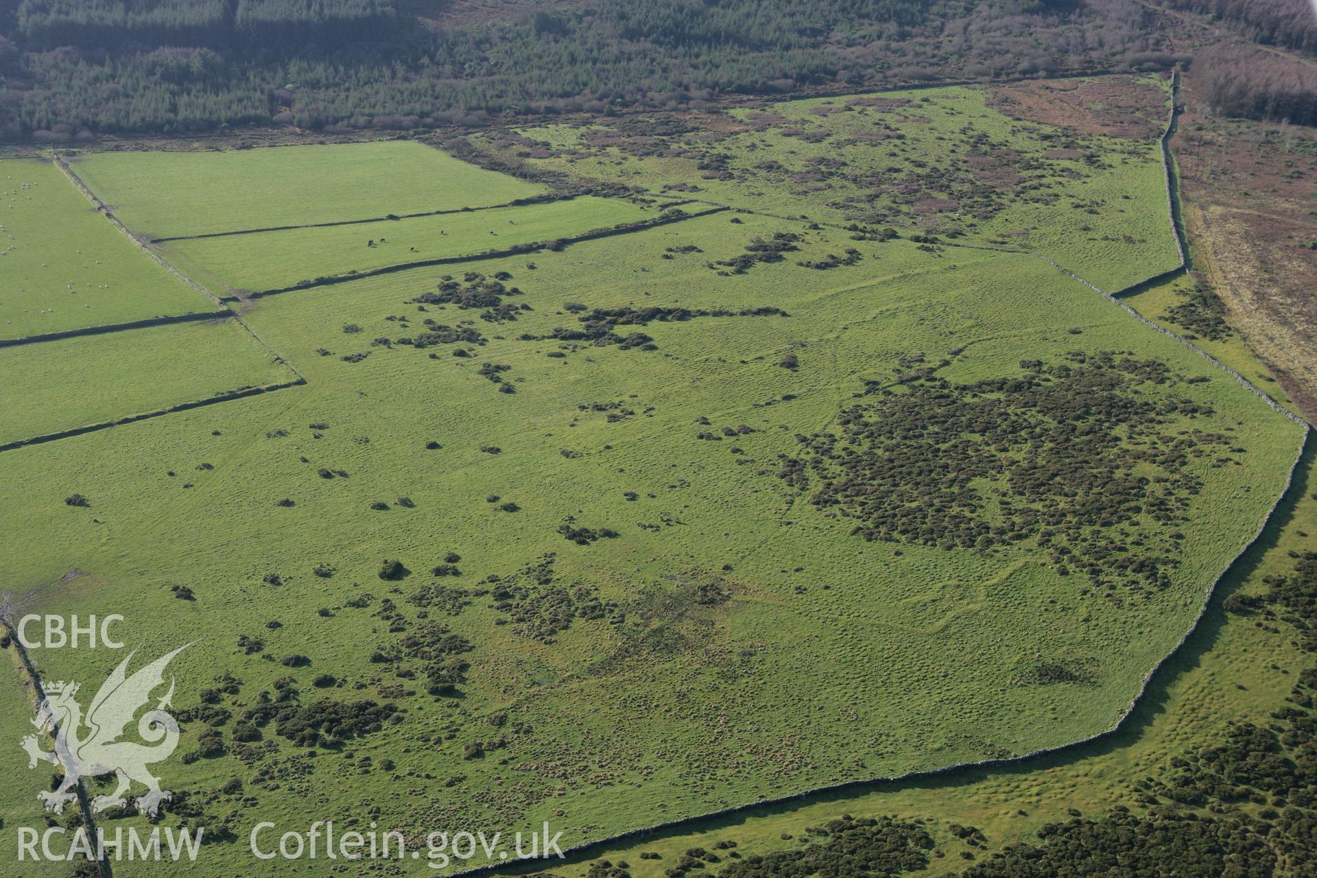 RCAHMW colour oblique photograph of Fagwr-Fran Settlement Features and Field System. Taken by Toby Driver on 15/12/2008.