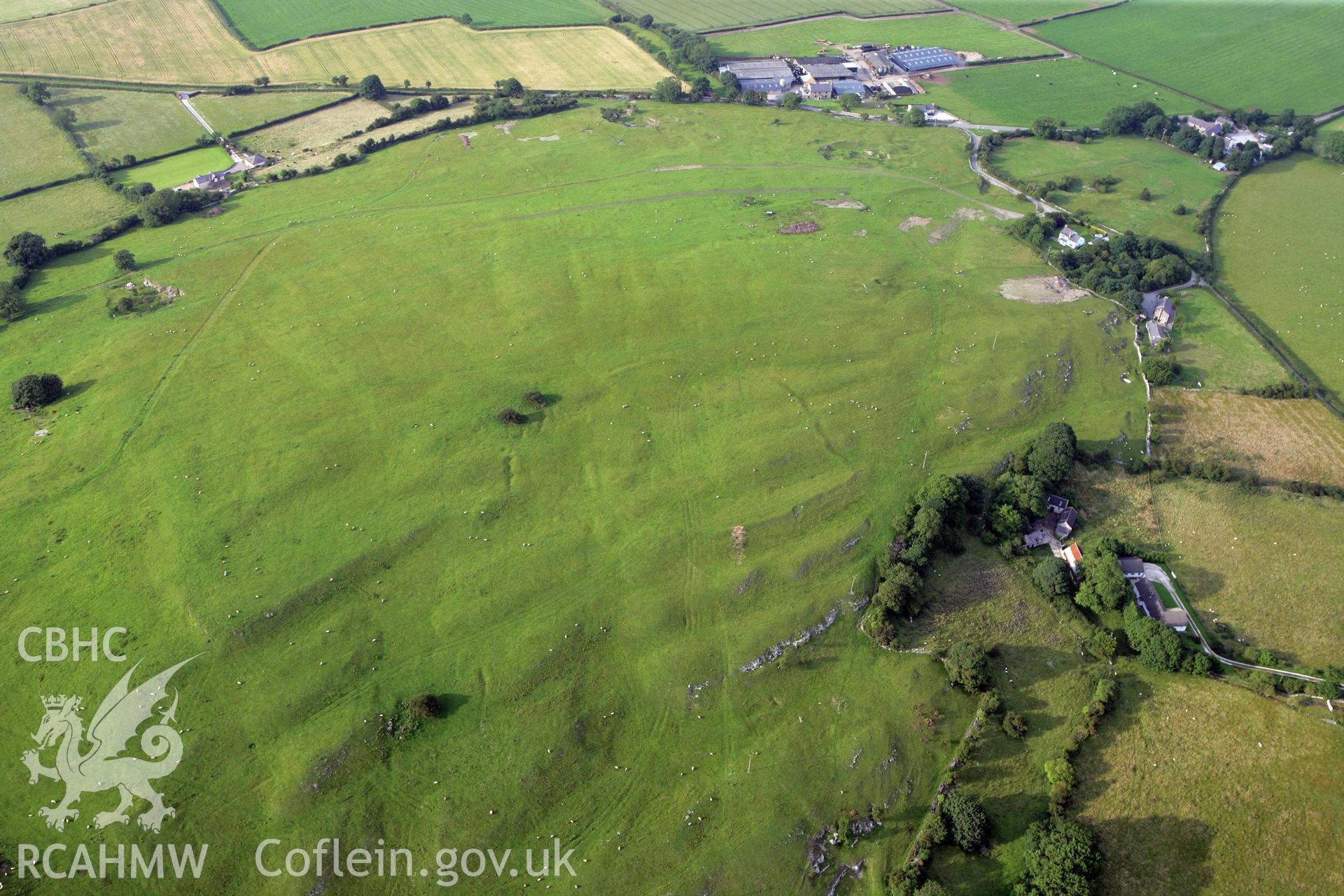 RCAHMW colour oblique photograph of Marian Ffrith Enclosure and Field System. Taken by Toby Driver on 24/07/2008.