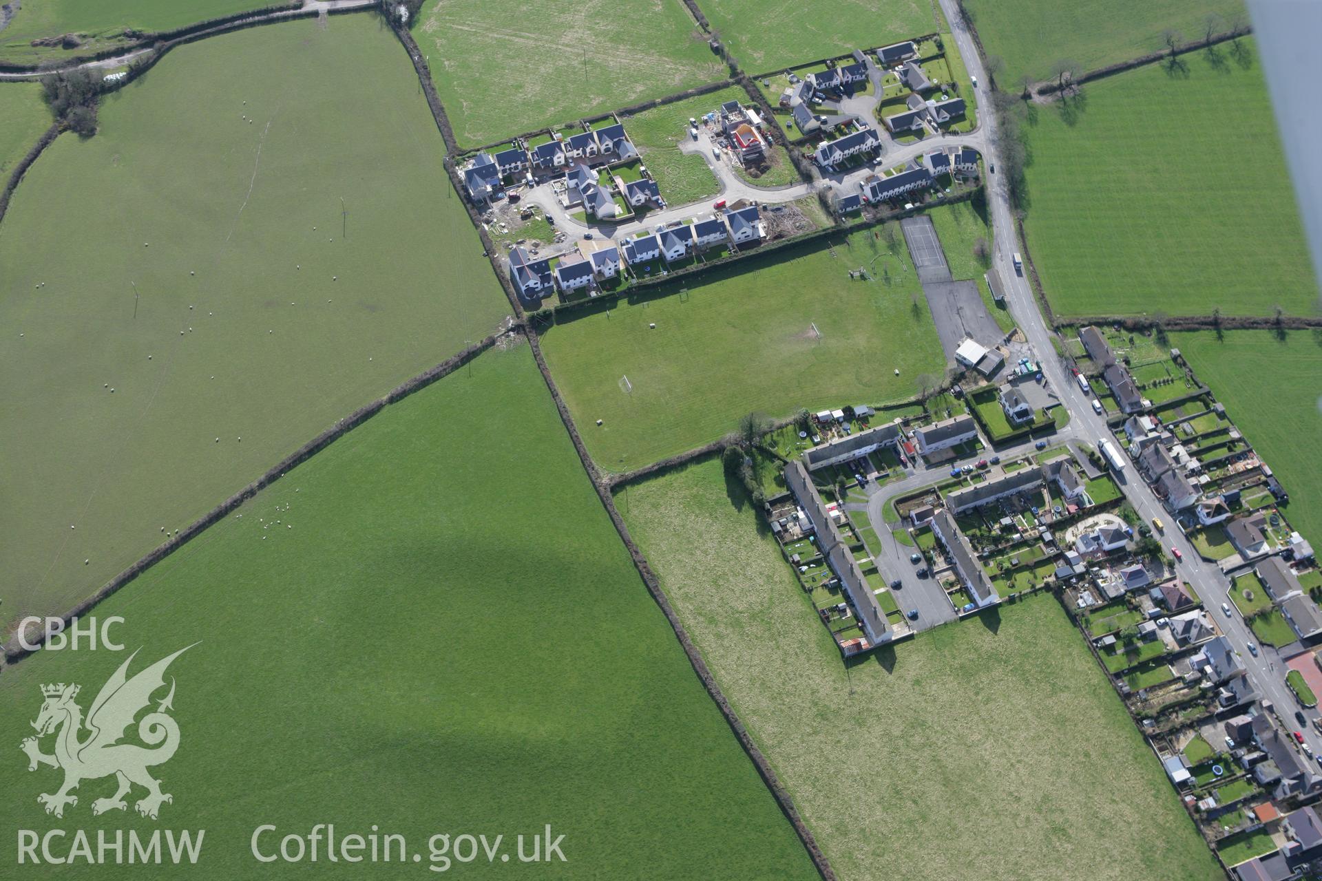 RCAHMW colour oblique photograph of Y Gaer, Clynderwen. Taken by Toby Driver on 04/03/2008.