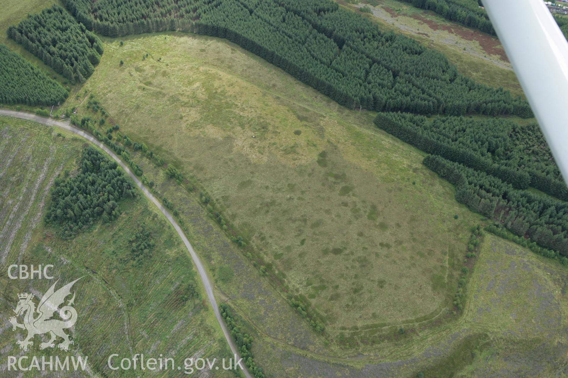 RCAHMW colour oblique photograph of Twyn-y-Briddallt Roman Camp. Taken by Toby Driver on 12/09/2008.