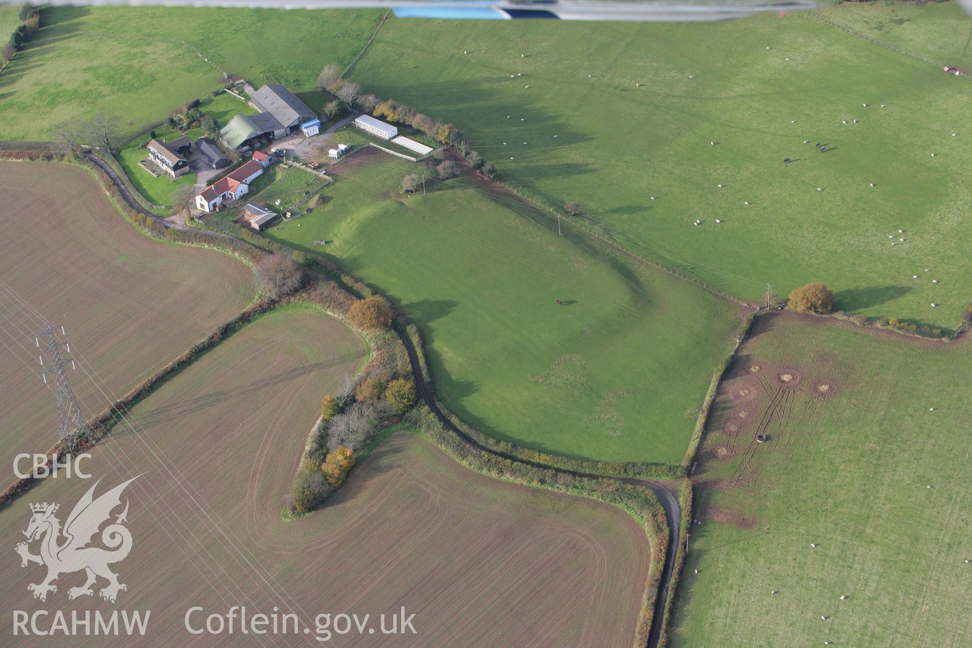 RCAHMW colour oblique photograph of Castle Field Camp, east of Craig-Llywn. Taken by Toby Driver on 12/11/2008.