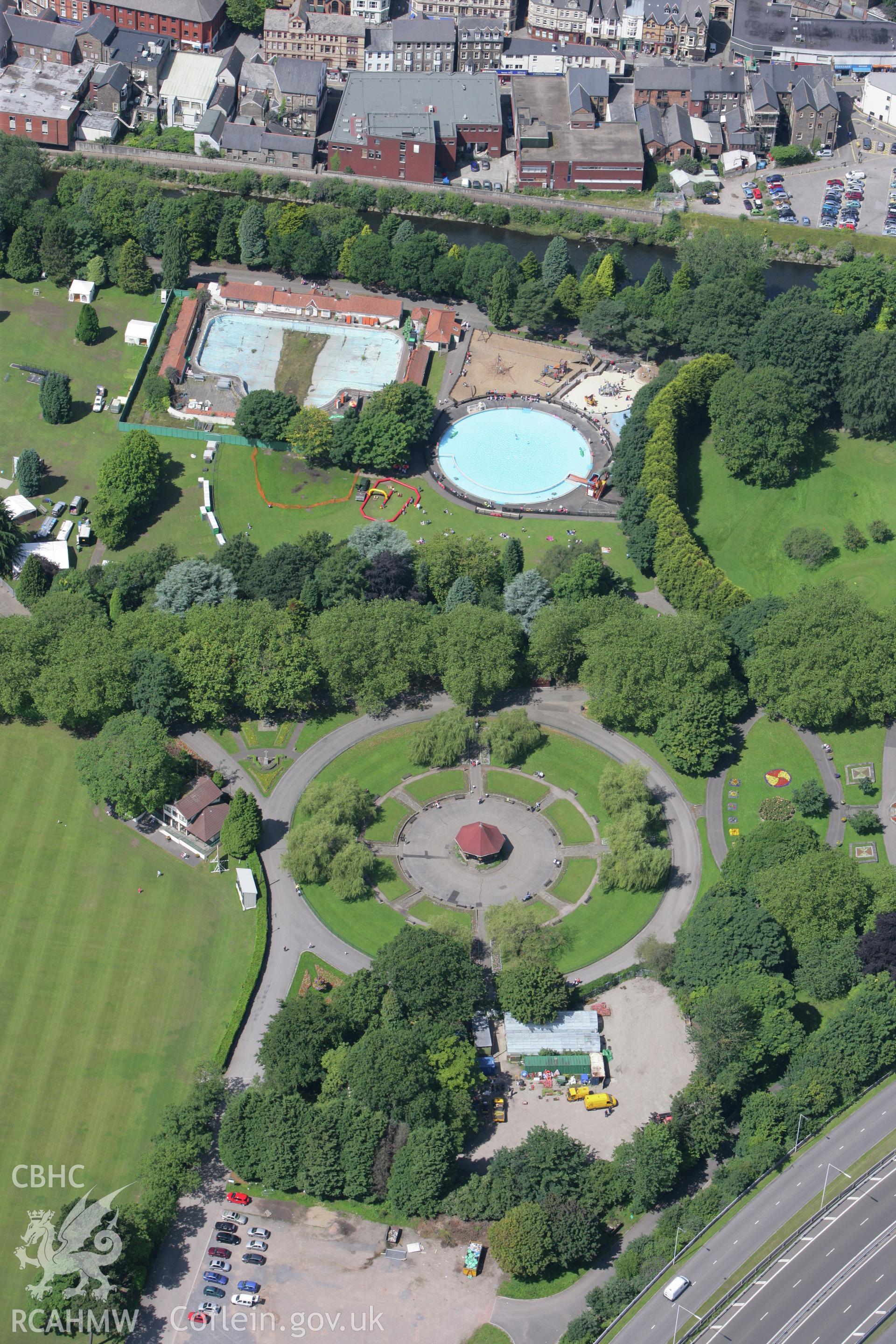 RCAHMW colour oblique photograph of Open-air Swimming Bath, Ynysangharad Lido, Ynysangharad Park, Pontypridd. Taken by Toby Driver on 21/07/2008.