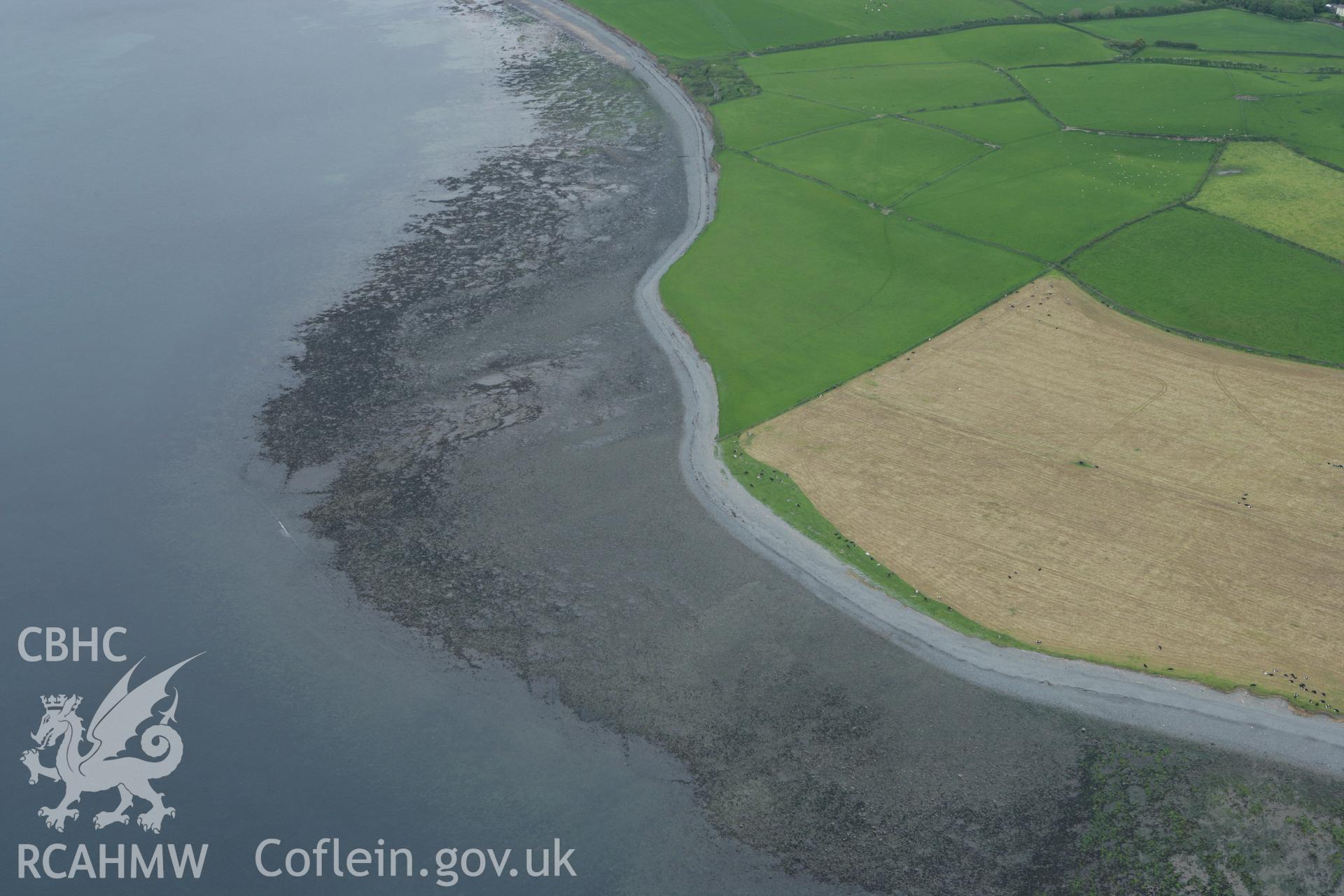 RCAHMW colour oblique photograph of Craiglas Fish Traps 2 and 3, Llanon. Taken by Toby Driver on 20/05/2008.