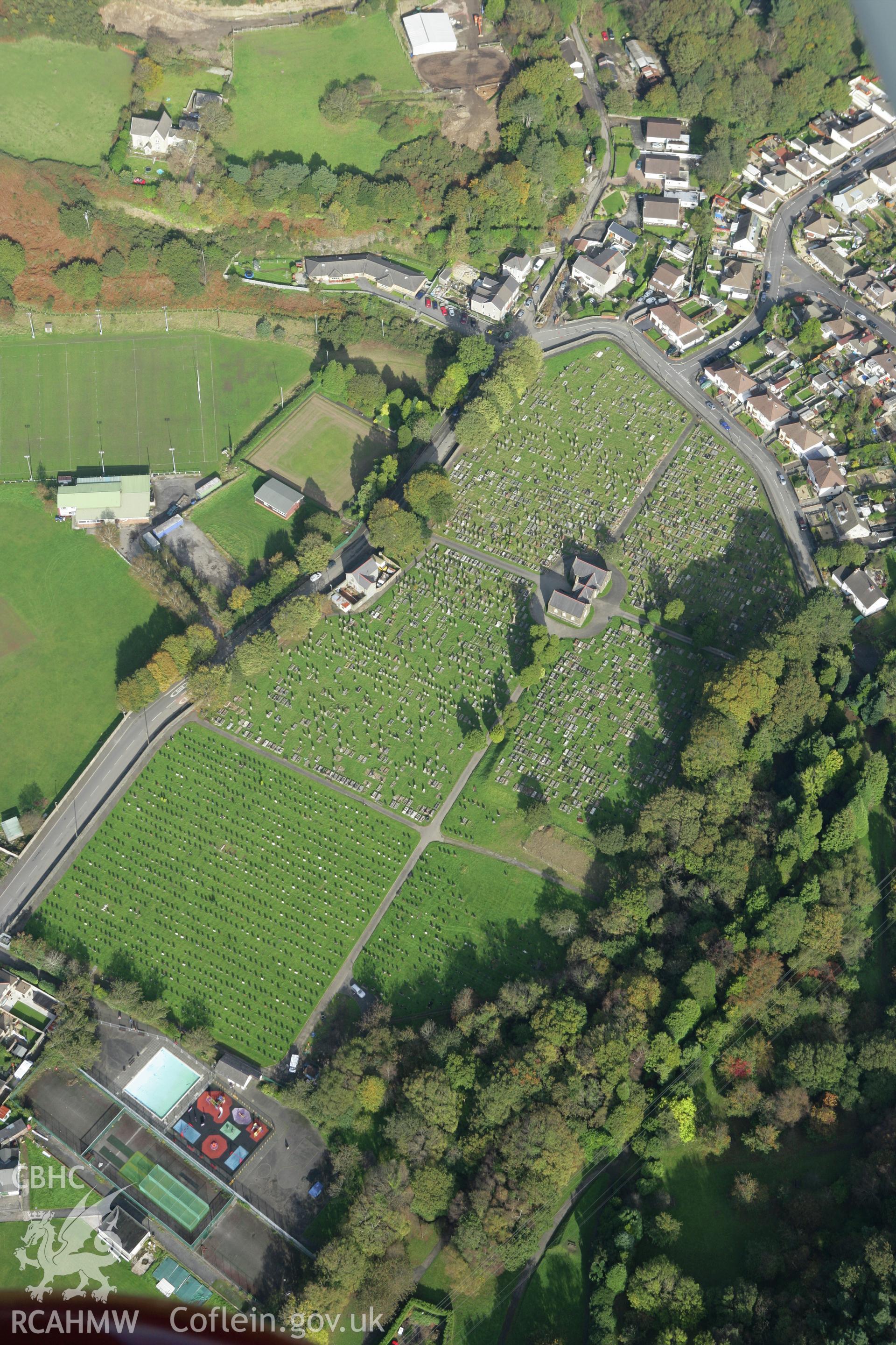 RCAHMW colour oblique photograph of Ynysmaerdy Railway Incline, with Ynysmaerdy Cemetery and Chapel. Taken by Toby Driver on 16/10/2008.