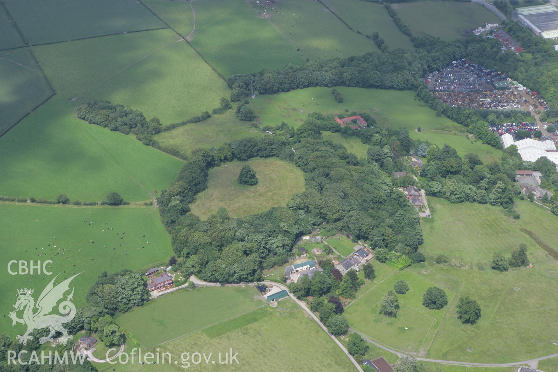 RCAHMW colour oblique photograph of Y Gardden Camp. Taken by Toby Driver on 01/07/2008.