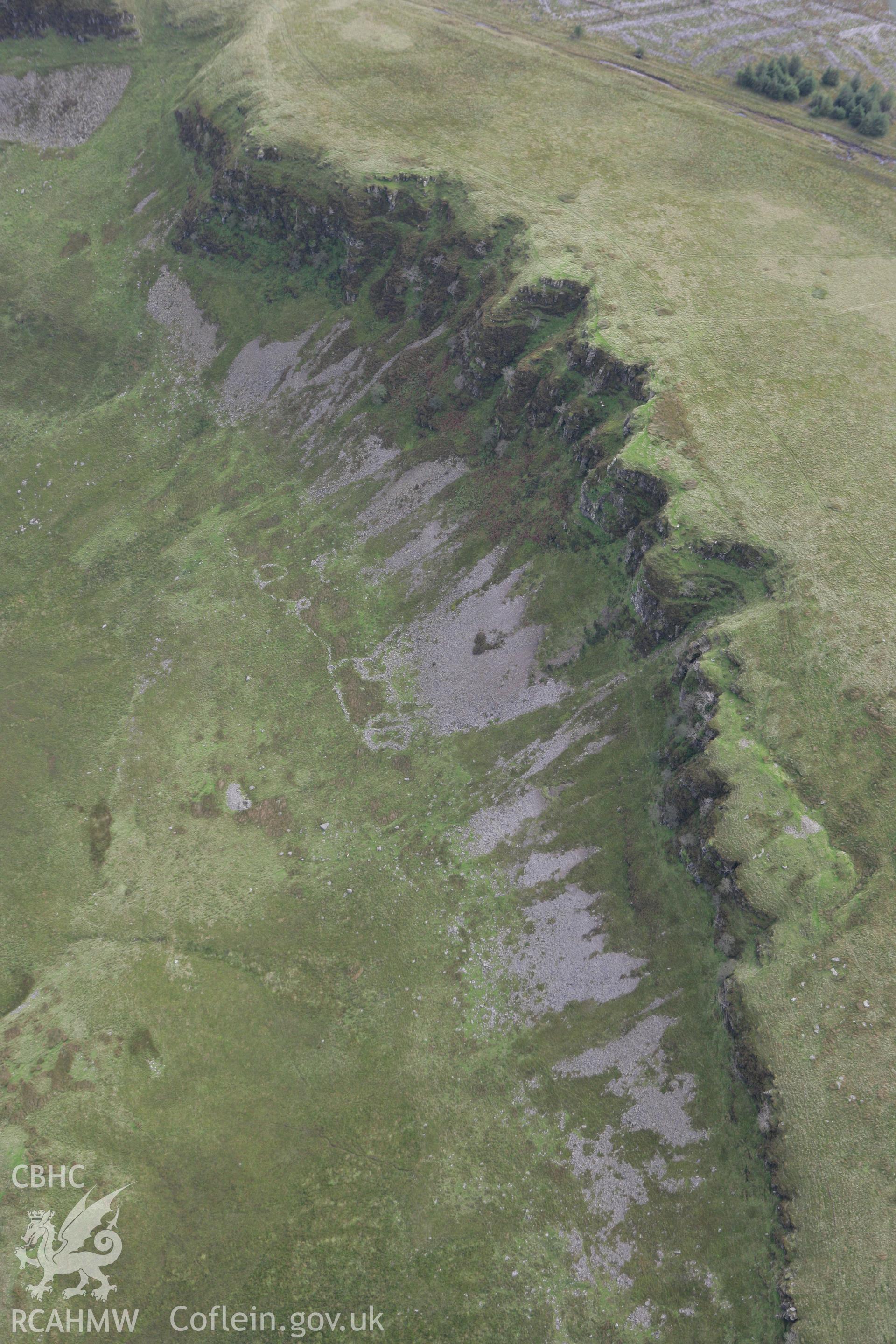 RCAHMW colour oblique photograph of Padell-y-Bwlch, huts and enclosures. Taken by Toby Driver on 12/09/2008.