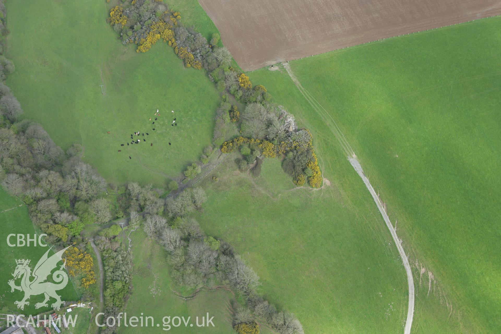 RCAHMW colour oblique photograph of Castell Pen-yr-Allt. Taken by Toby Driver on 24/04/2008.