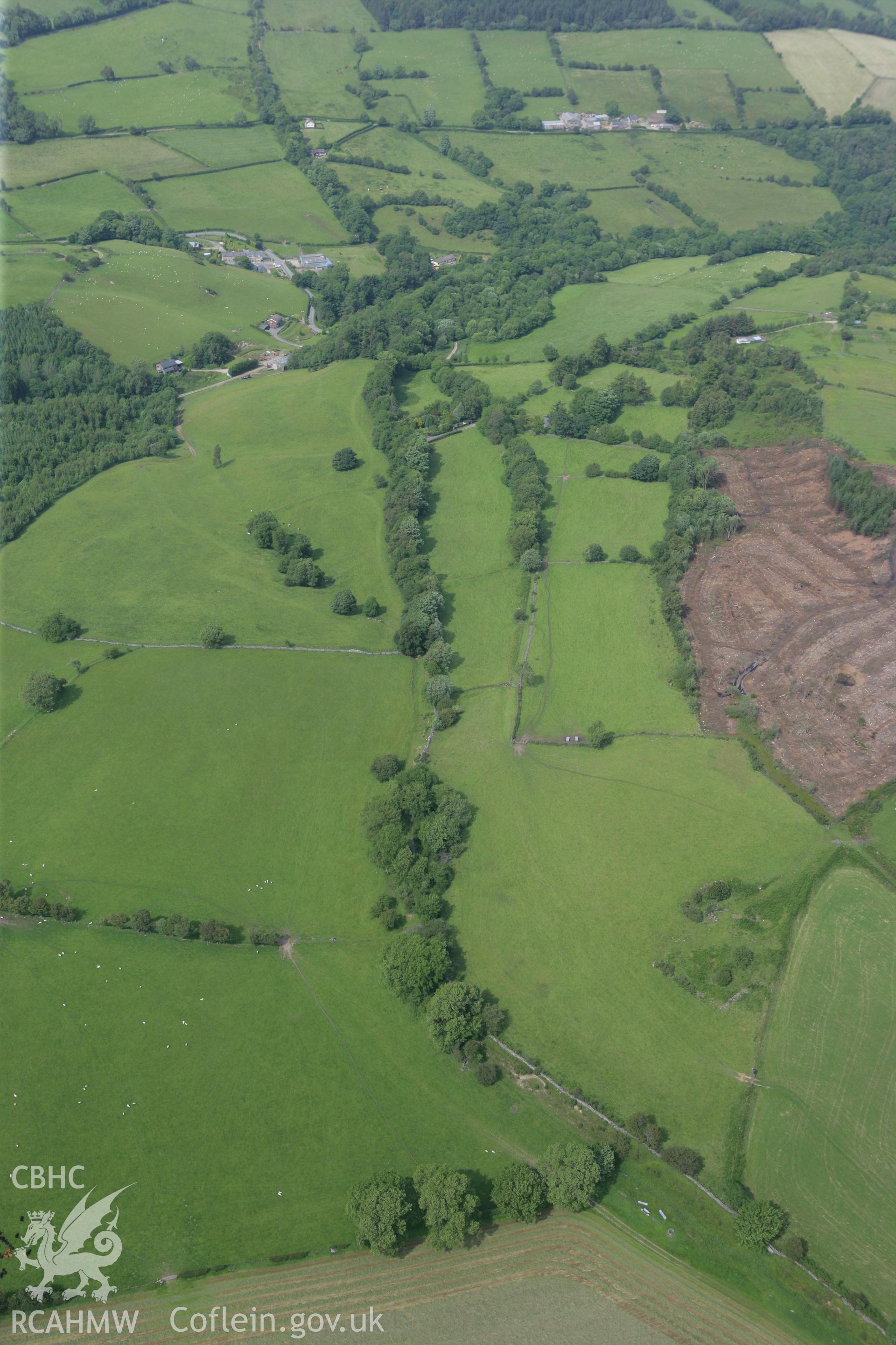 RCAHMW colour oblique photograph of Offa's Dyke, section from the footpath south of Pen-y-Bryn to Orseddwen. Taken by Toby Driver on 01/07/2008.