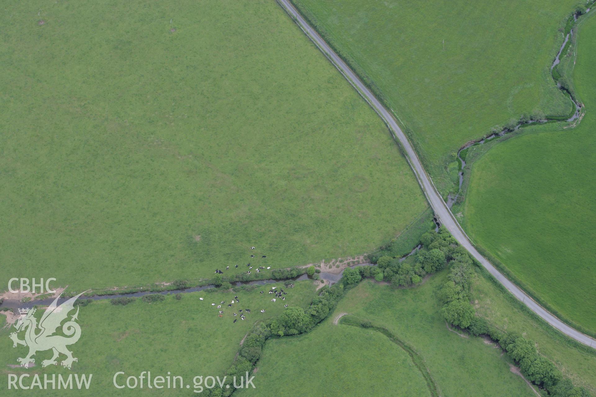 RCAHMW colour oblique photograph of Pont Sarn-Las Settlement. Taken by Toby Driver on 13/06/2008.